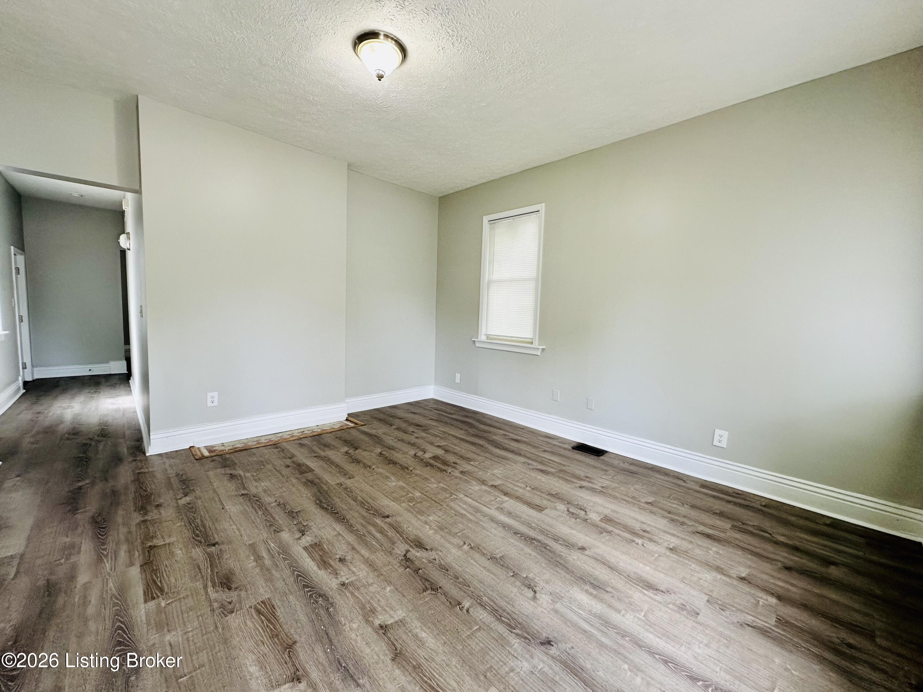 2912 Greenwood Ave Property Photo 3