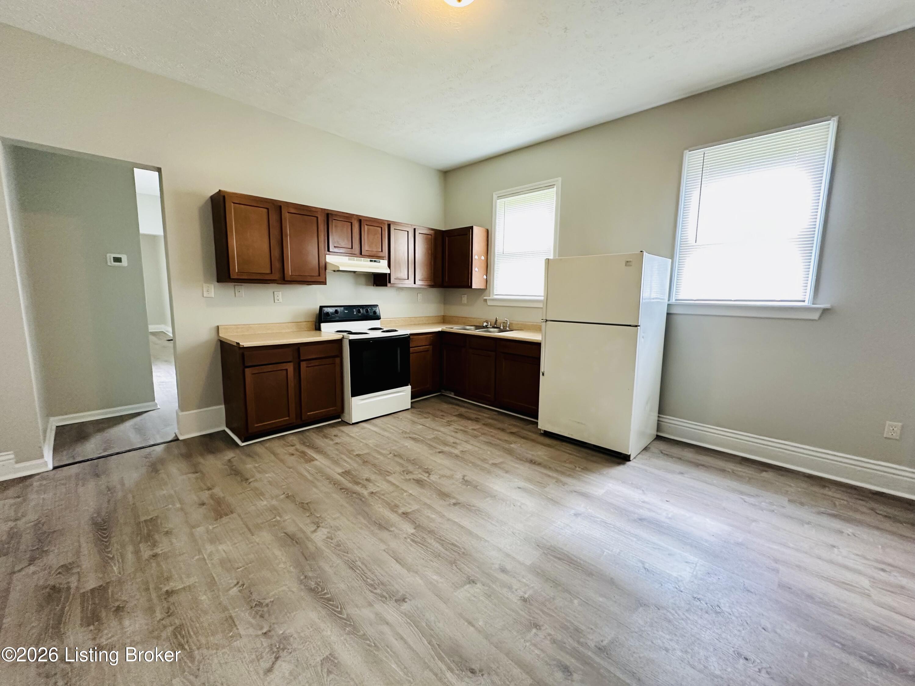 2912 Greenwood Ave Property Photo 4