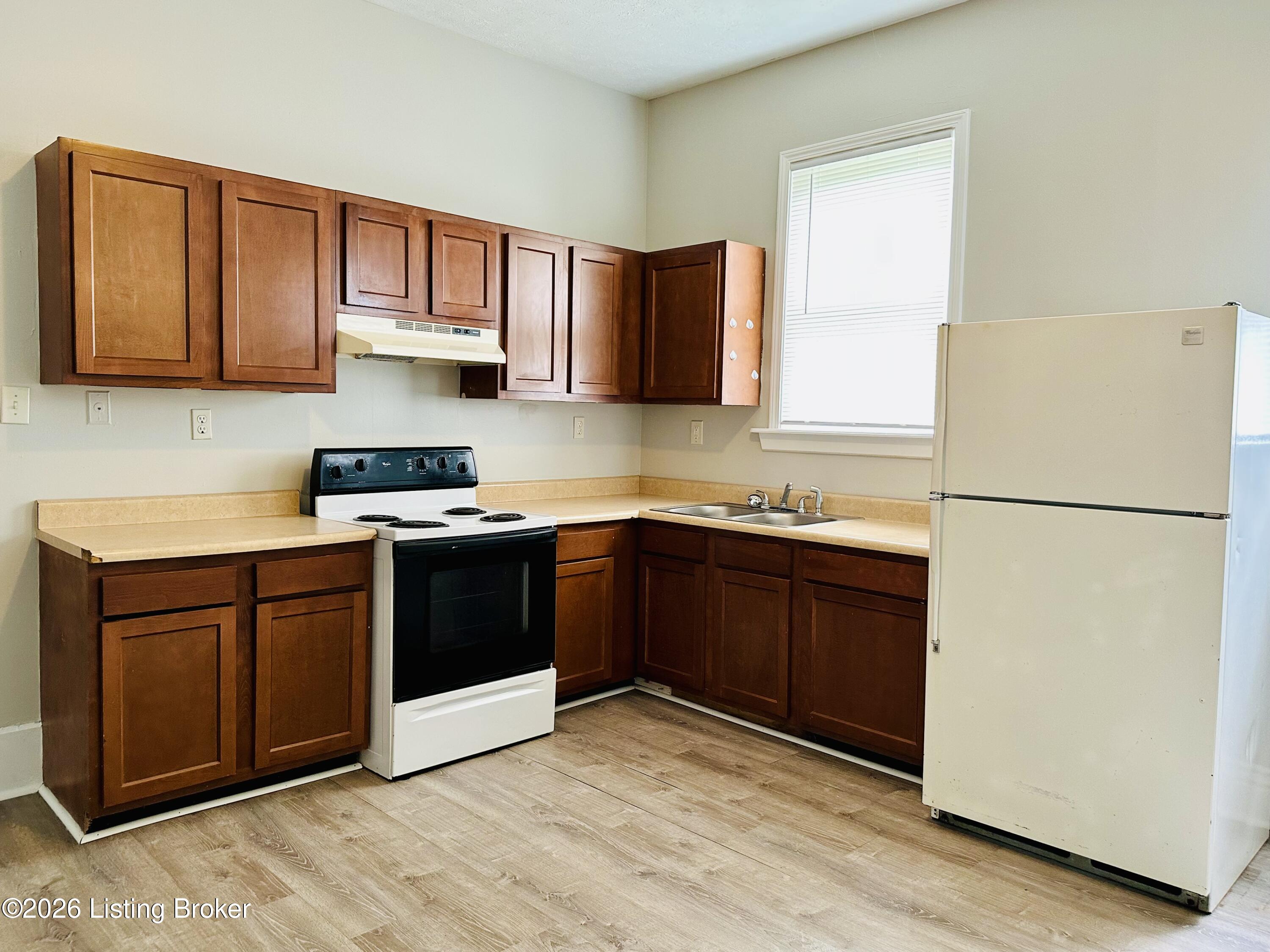 2912 Greenwood Ave Property Photo 5