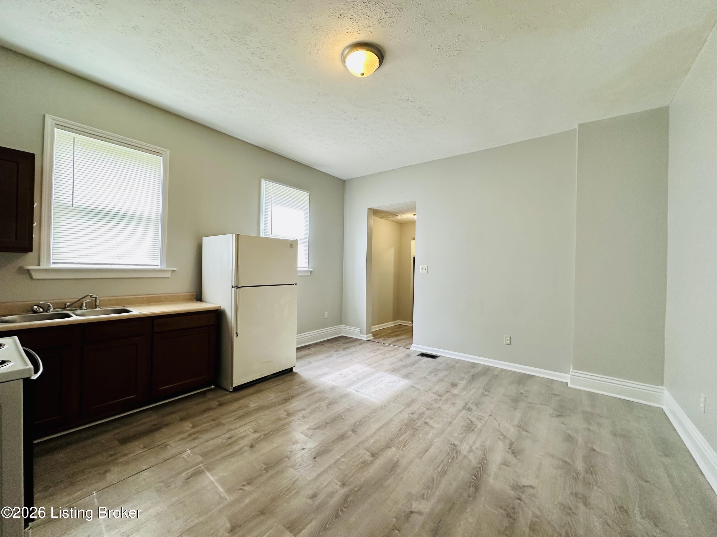 2912 Greenwood Ave Property Photo 6