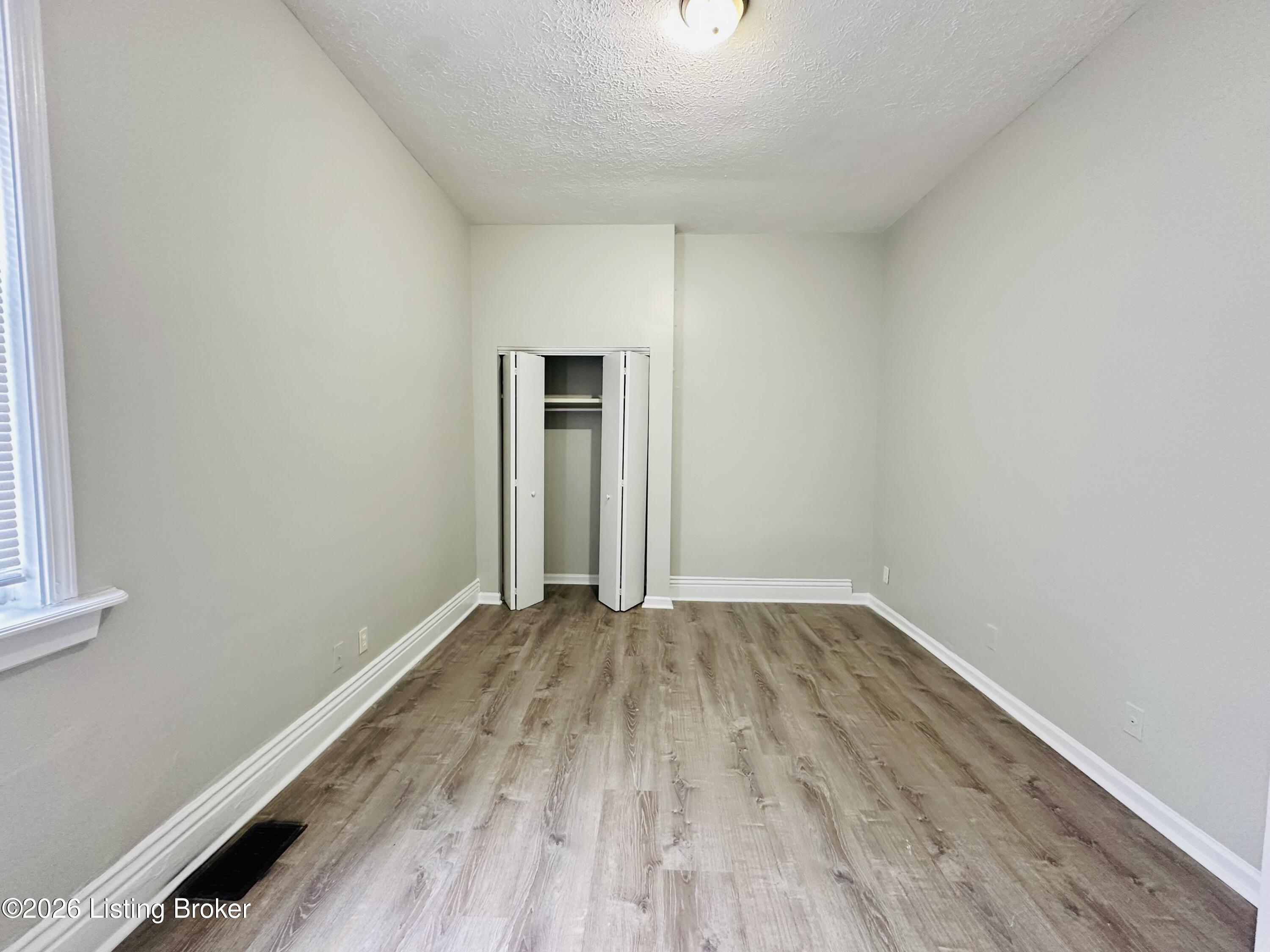 2912 Greenwood Ave Property Photo 8