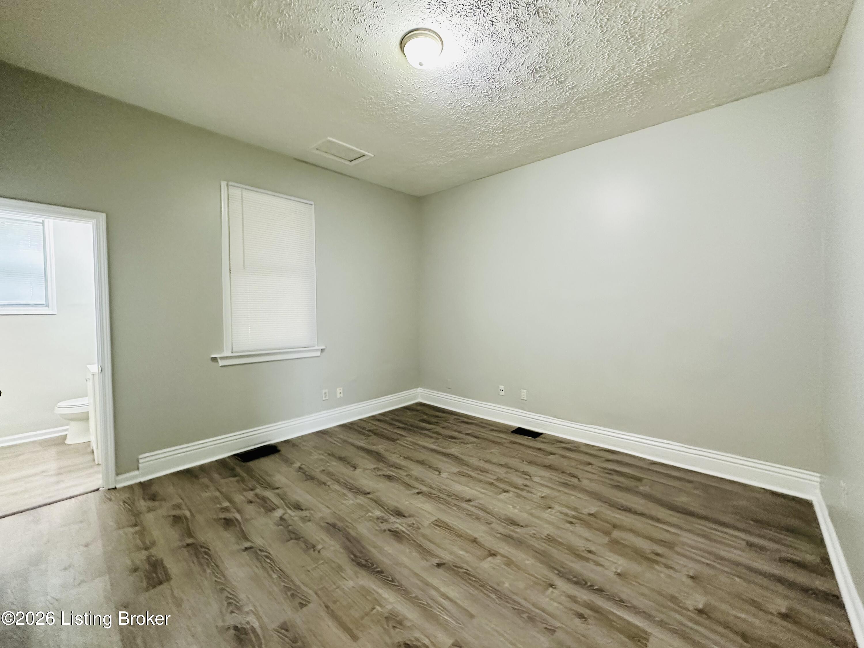 2912 Greenwood Ave Property Photo 10