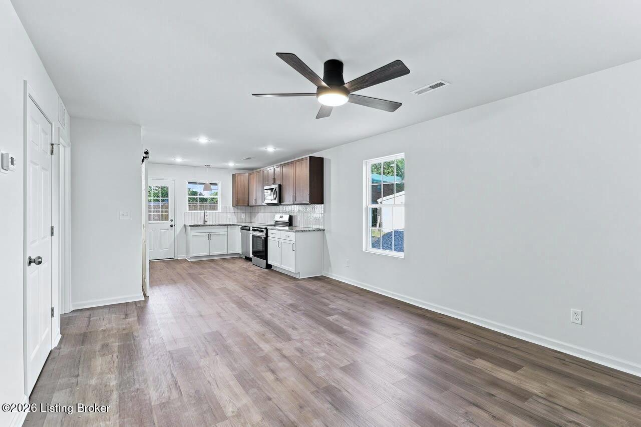 2205 Parkwood Rd Property Photo 9