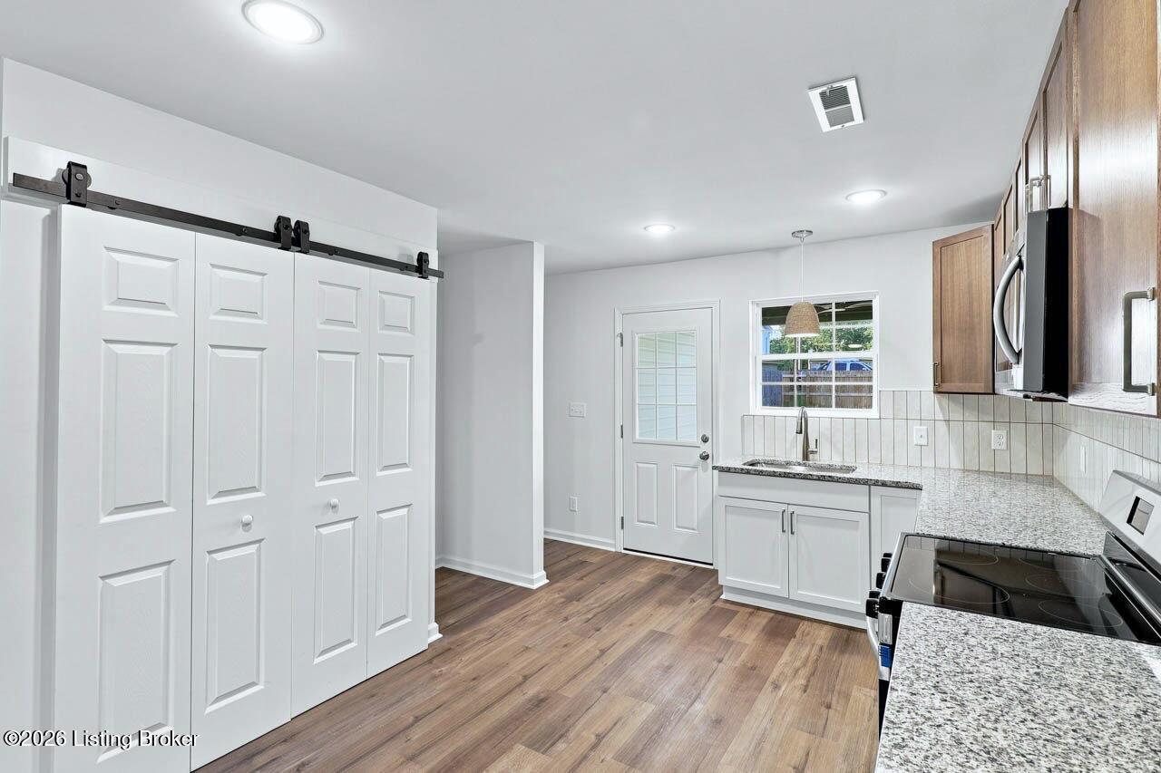 2205 Parkwood Rd Property Photo 11