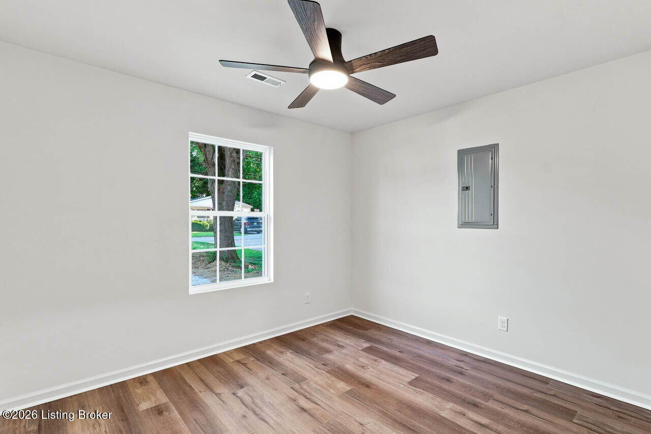 2205 Parkwood Rd Property Photo 34