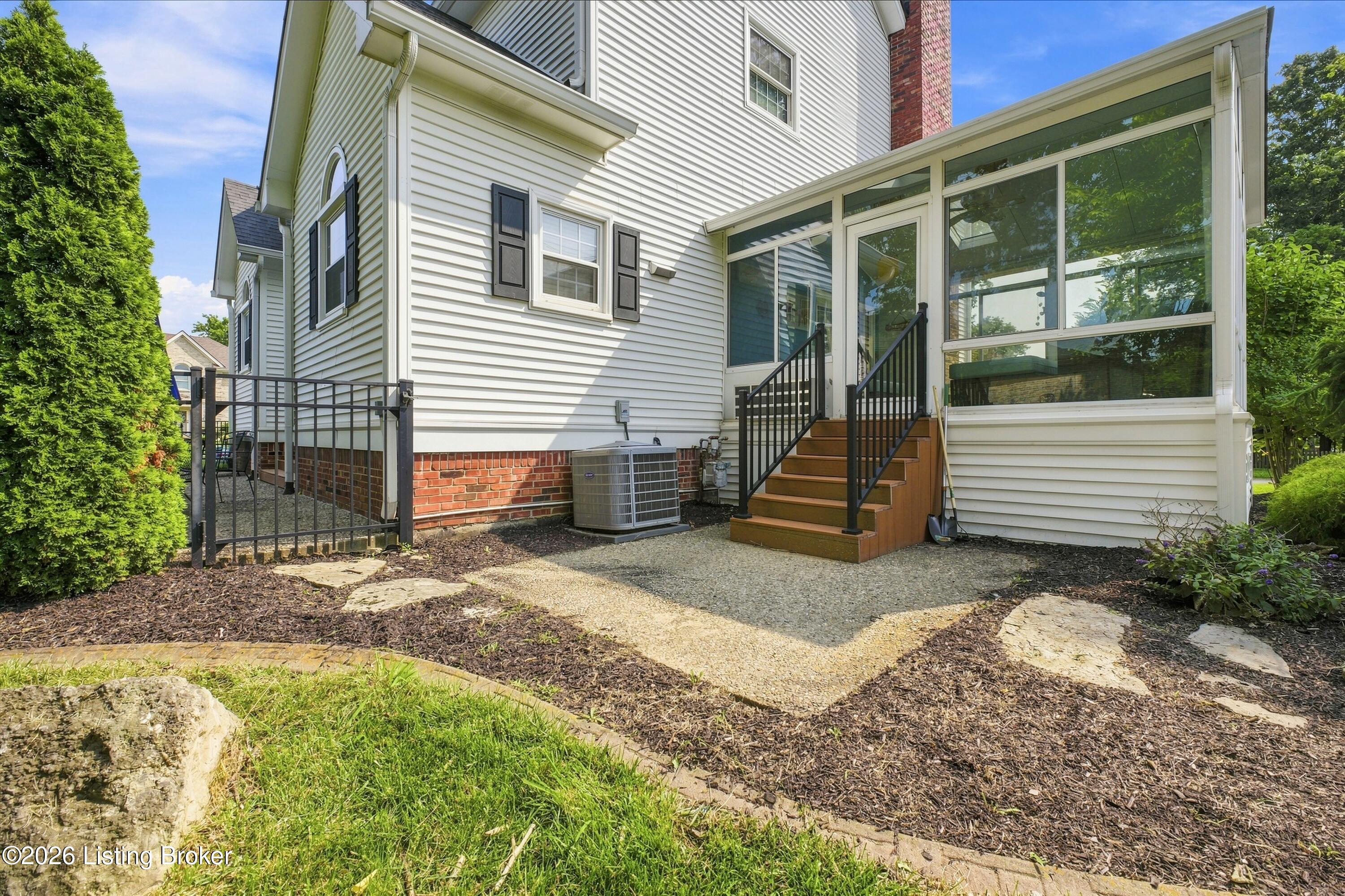 8606 Glenhope Dr Property Photo 7