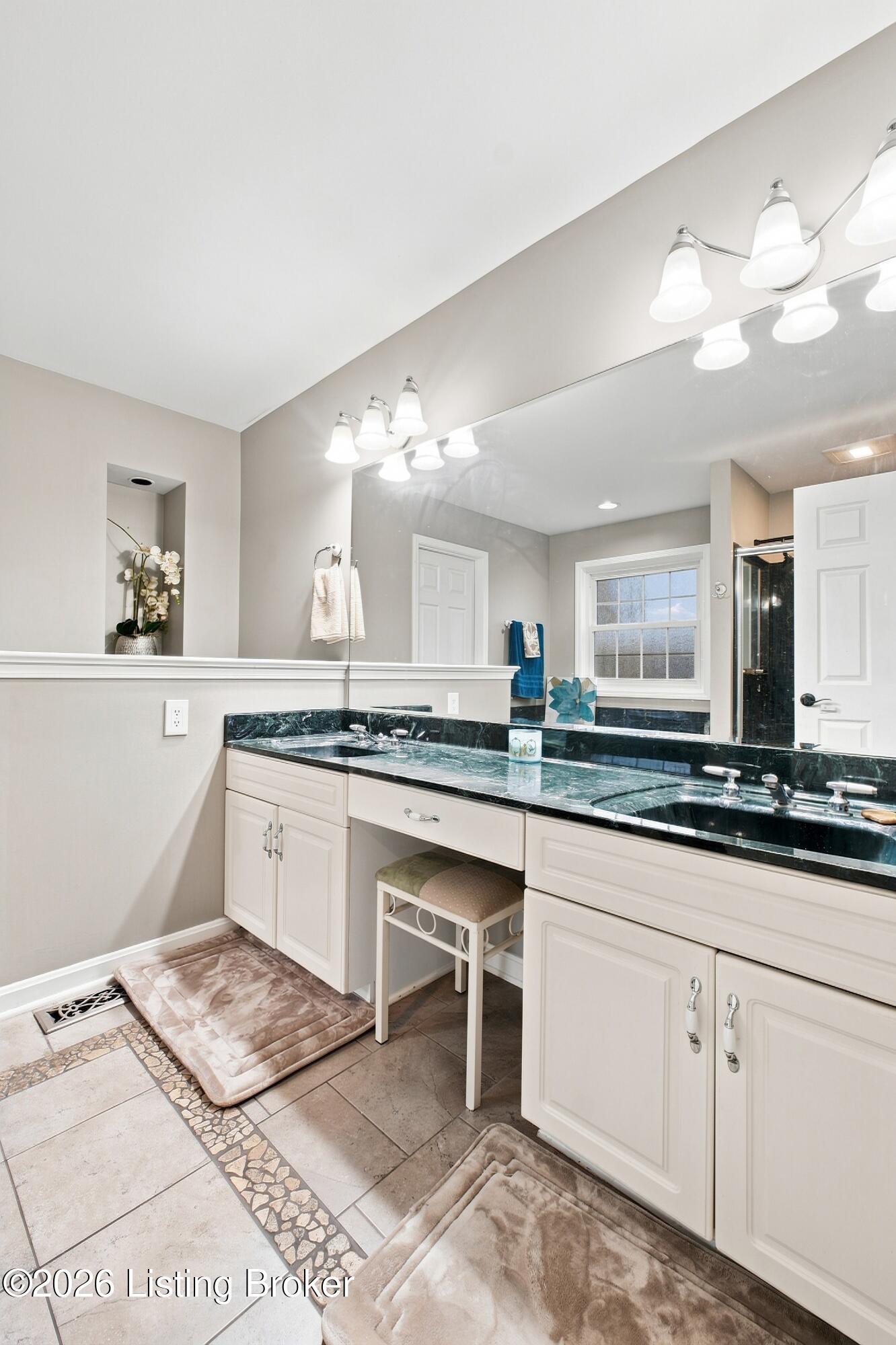 8606 Glenhope Dr Property Photo 40