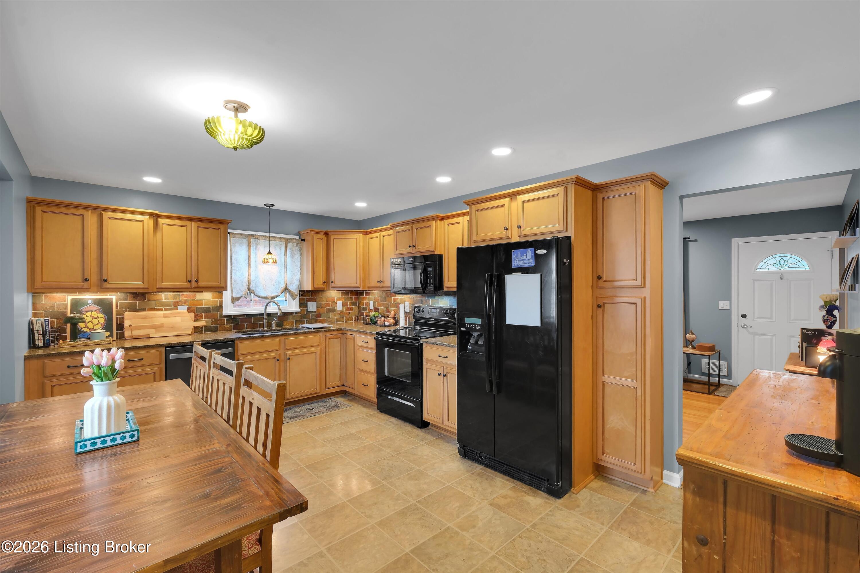 8107 Jasmine Ln Property Photo 3
