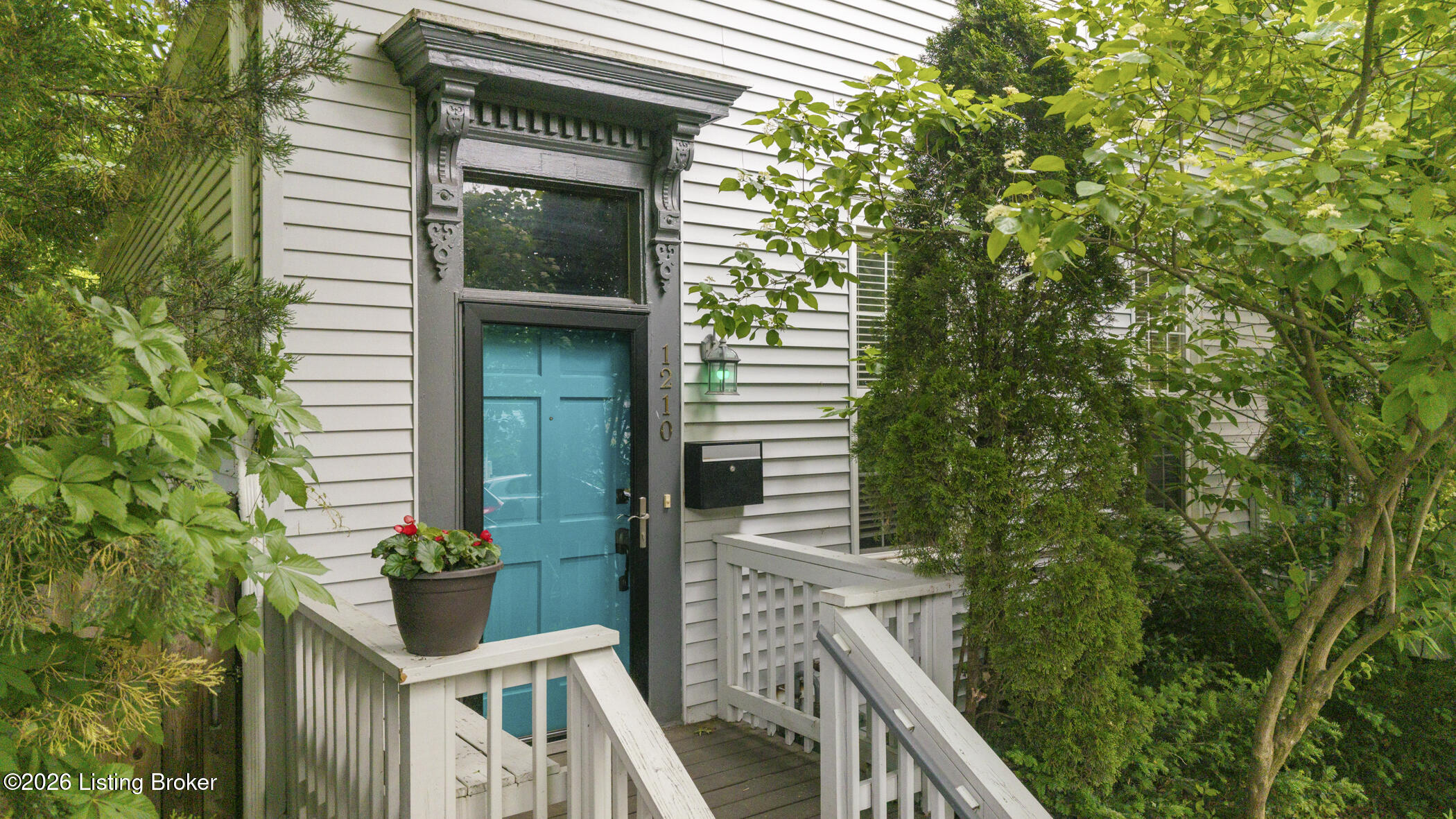 1210 Rogers St Property Photo 1