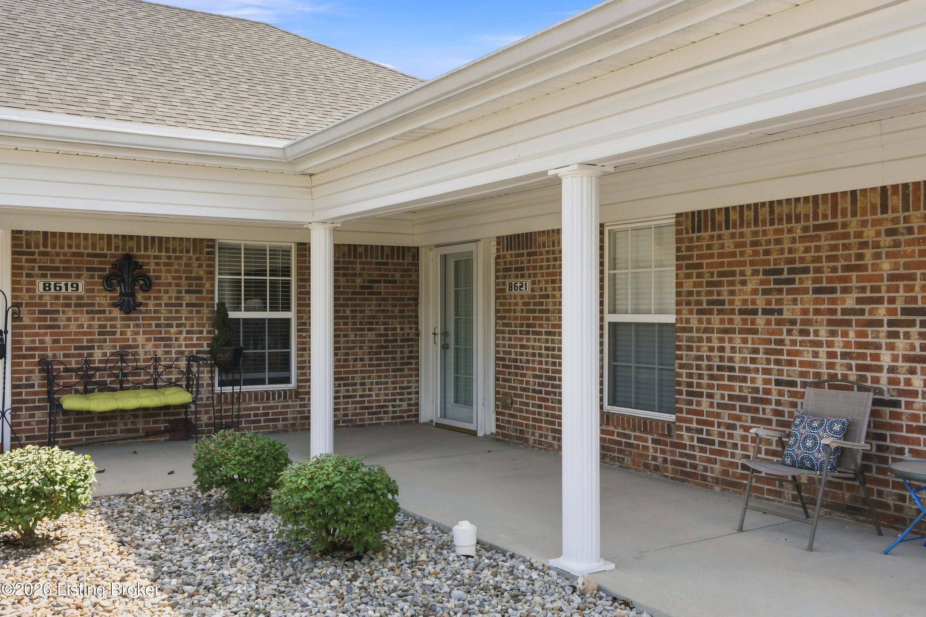 8621 Applegate Village Dr Property Photo 1