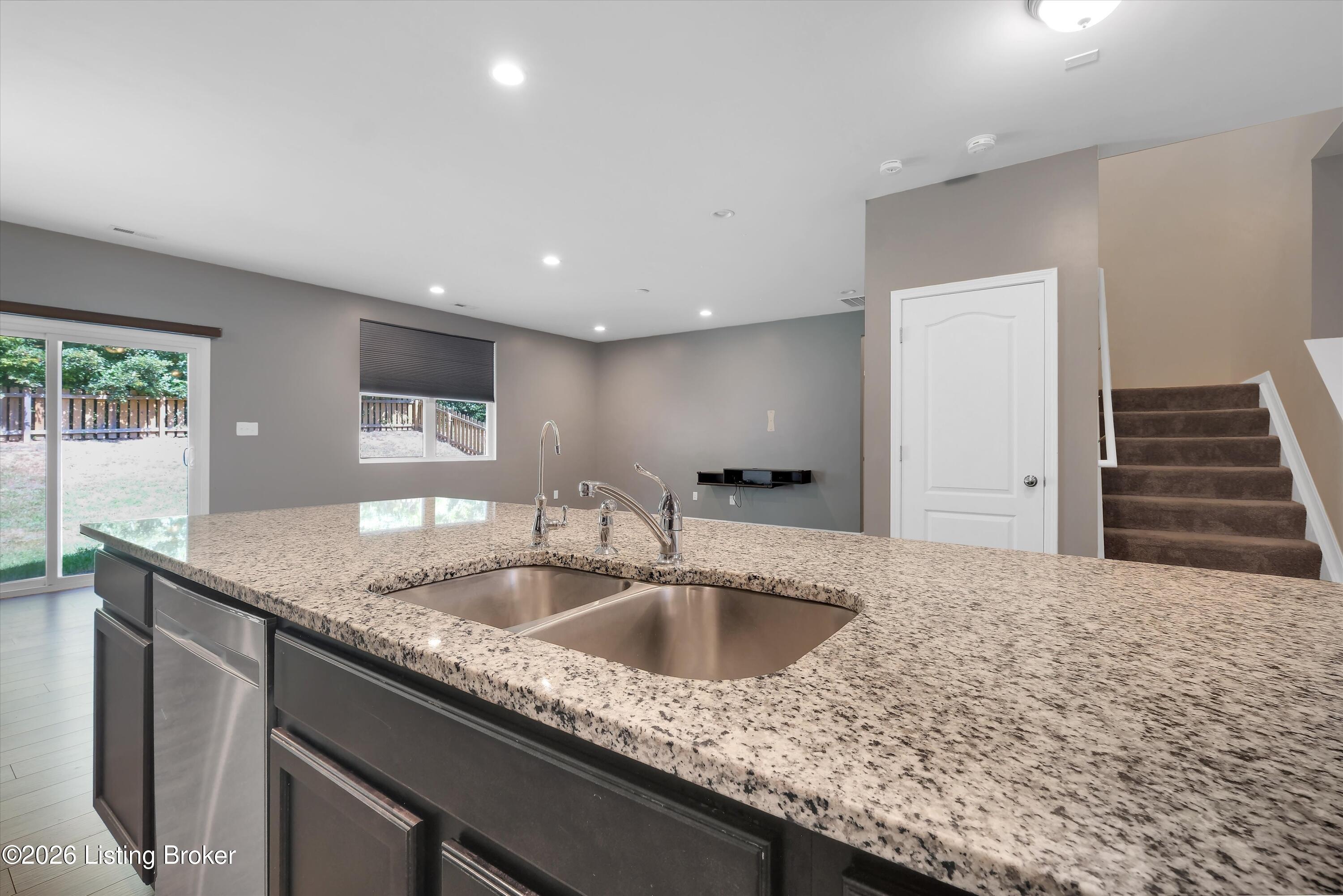 6911 Penn Creek Ct Property Photo 4