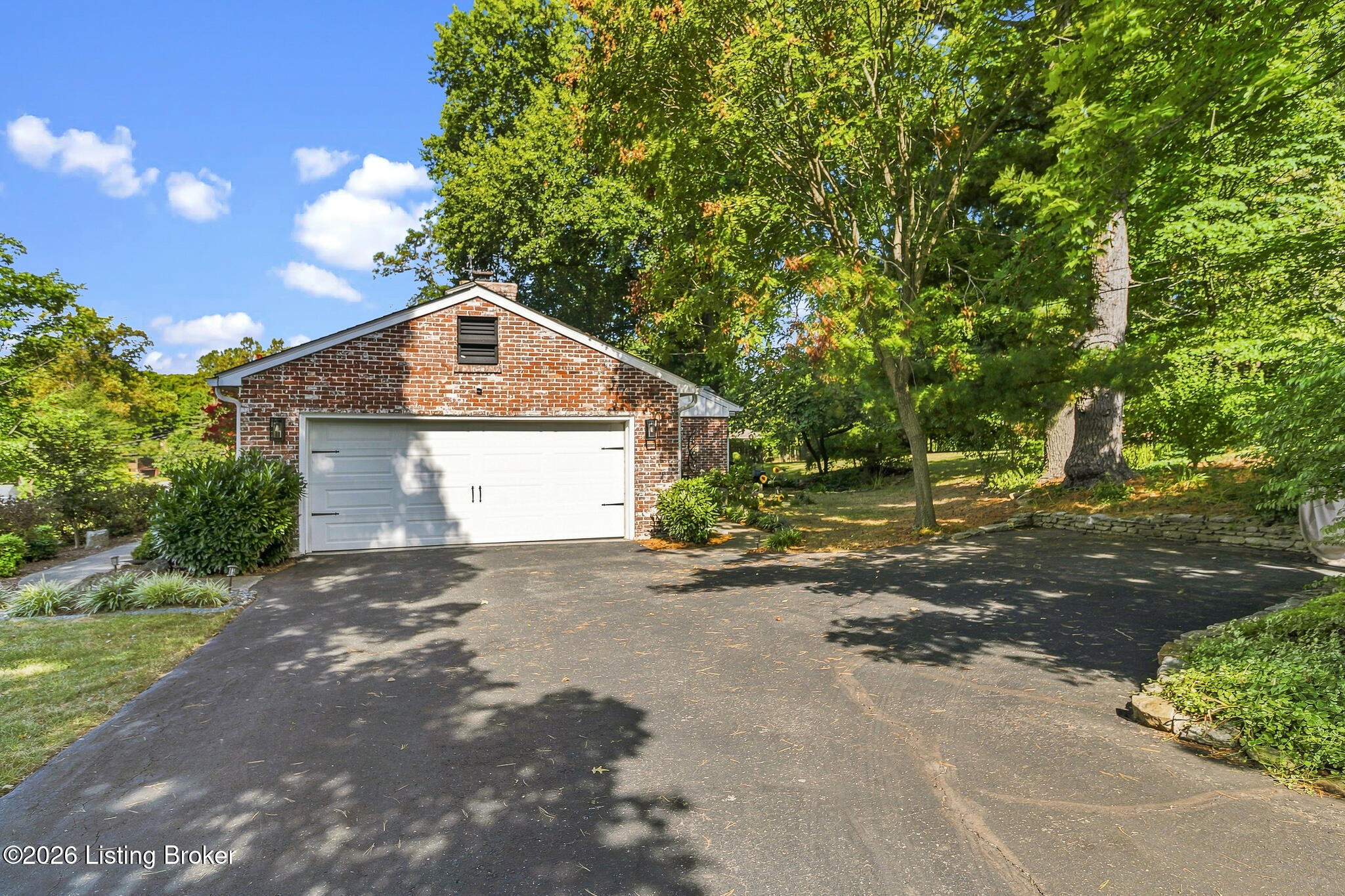 3301 Springcrest Dr Property Photo 8