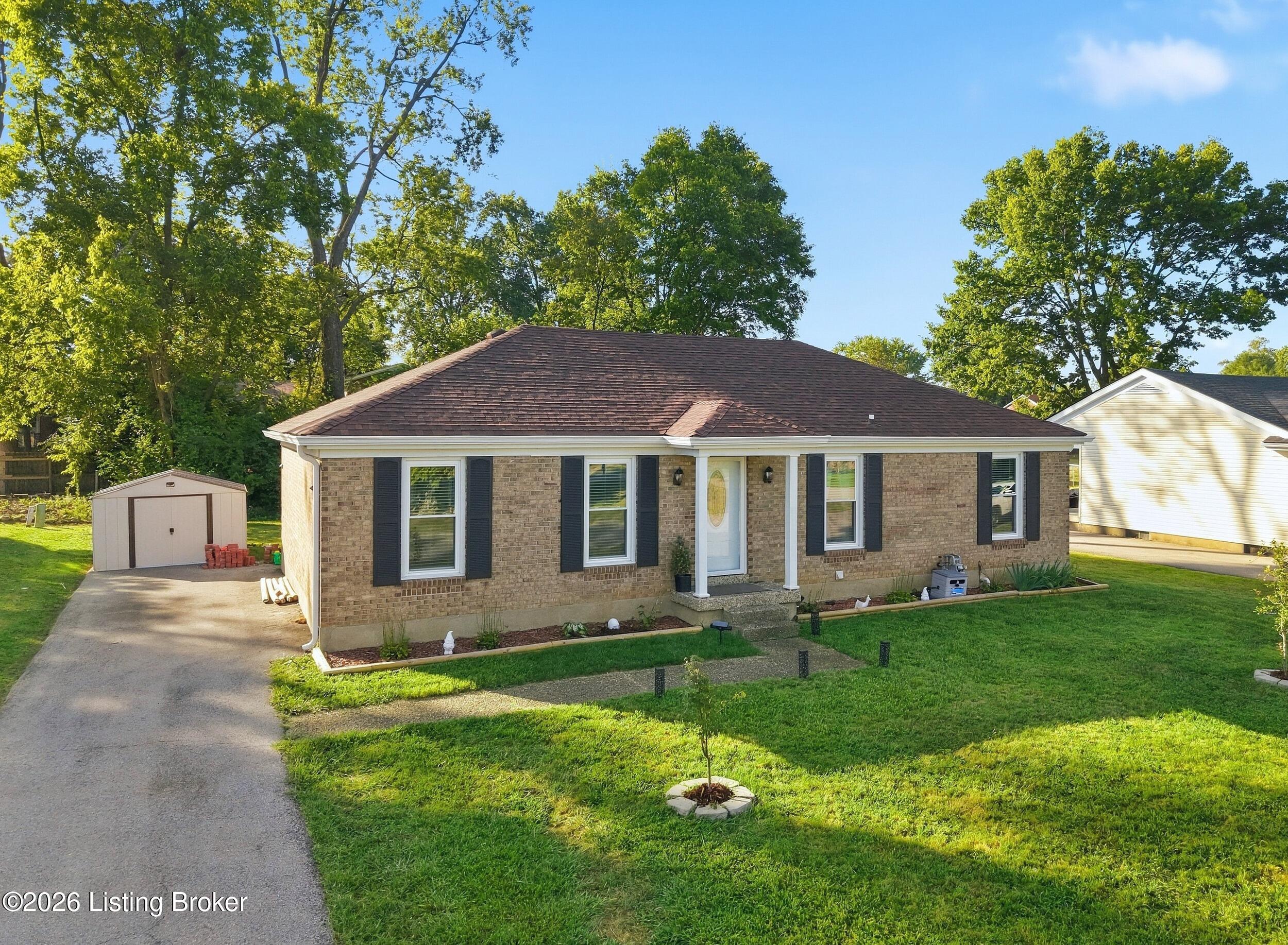8902 Wooded Glen Rd Property Photo 2