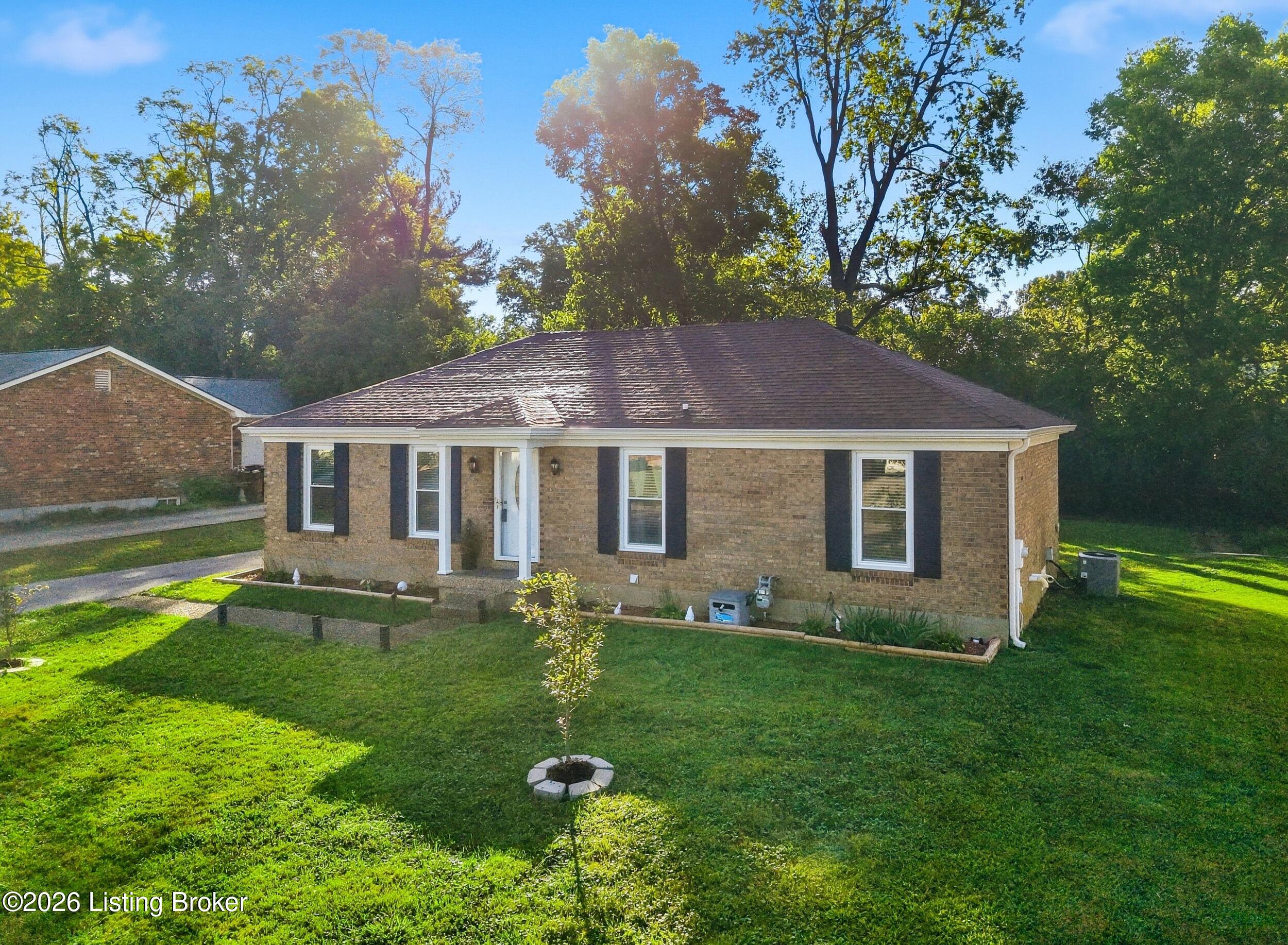 8902 Wooded Glen Rd Property Photo 3