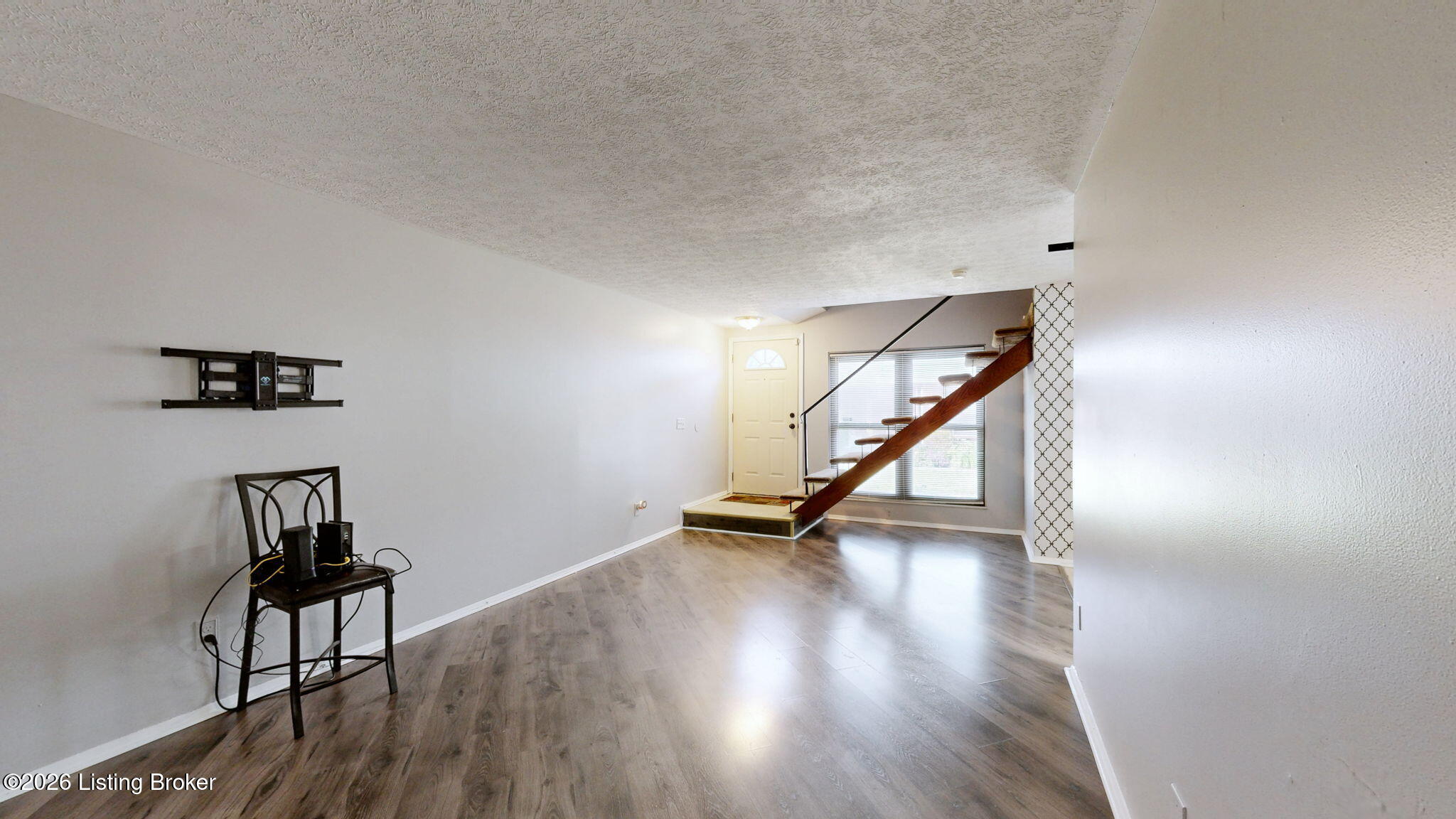 3104 Meadowside Ct Property Photo 4