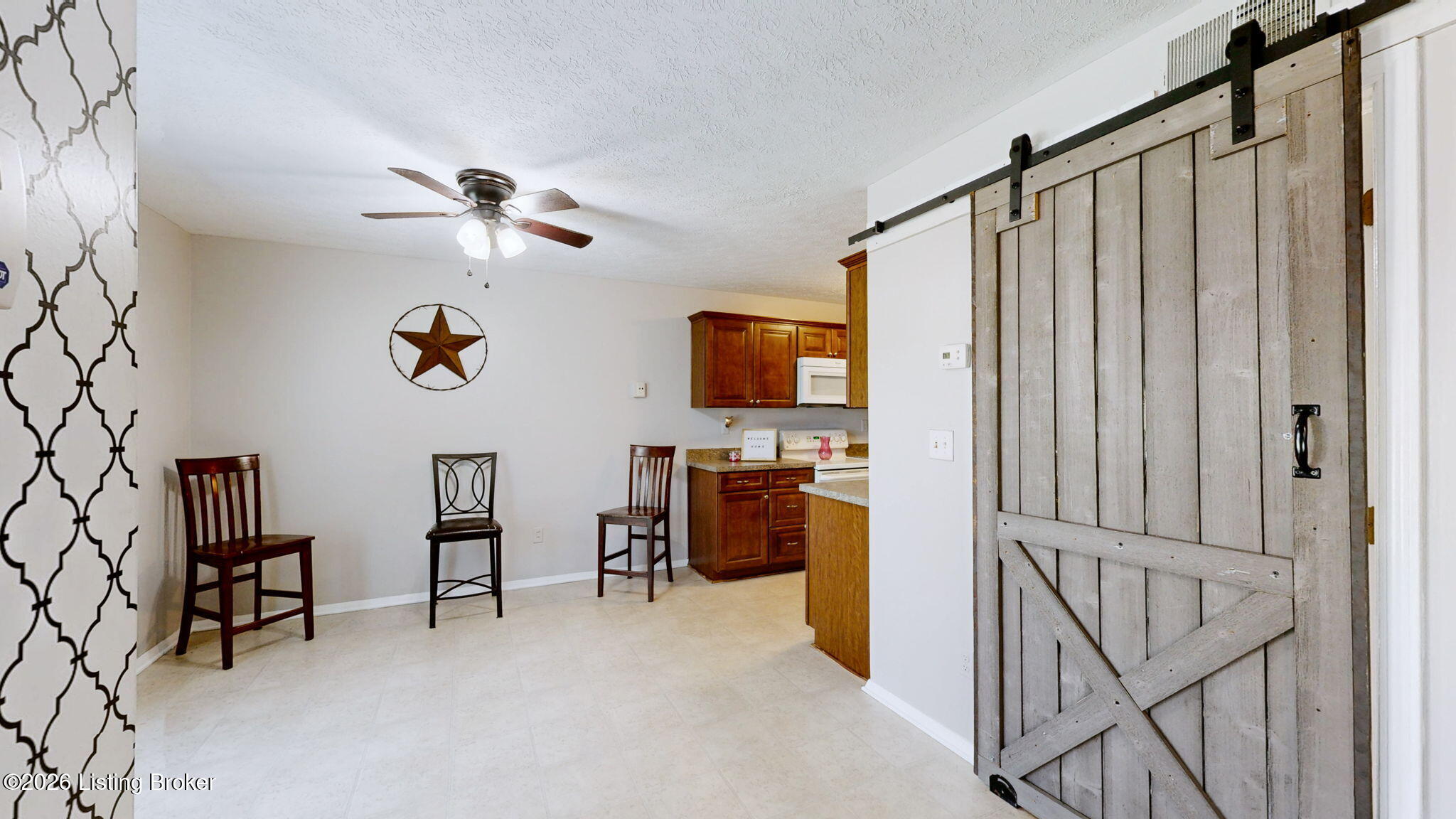 3104 Meadowside Ct Property Photo 5