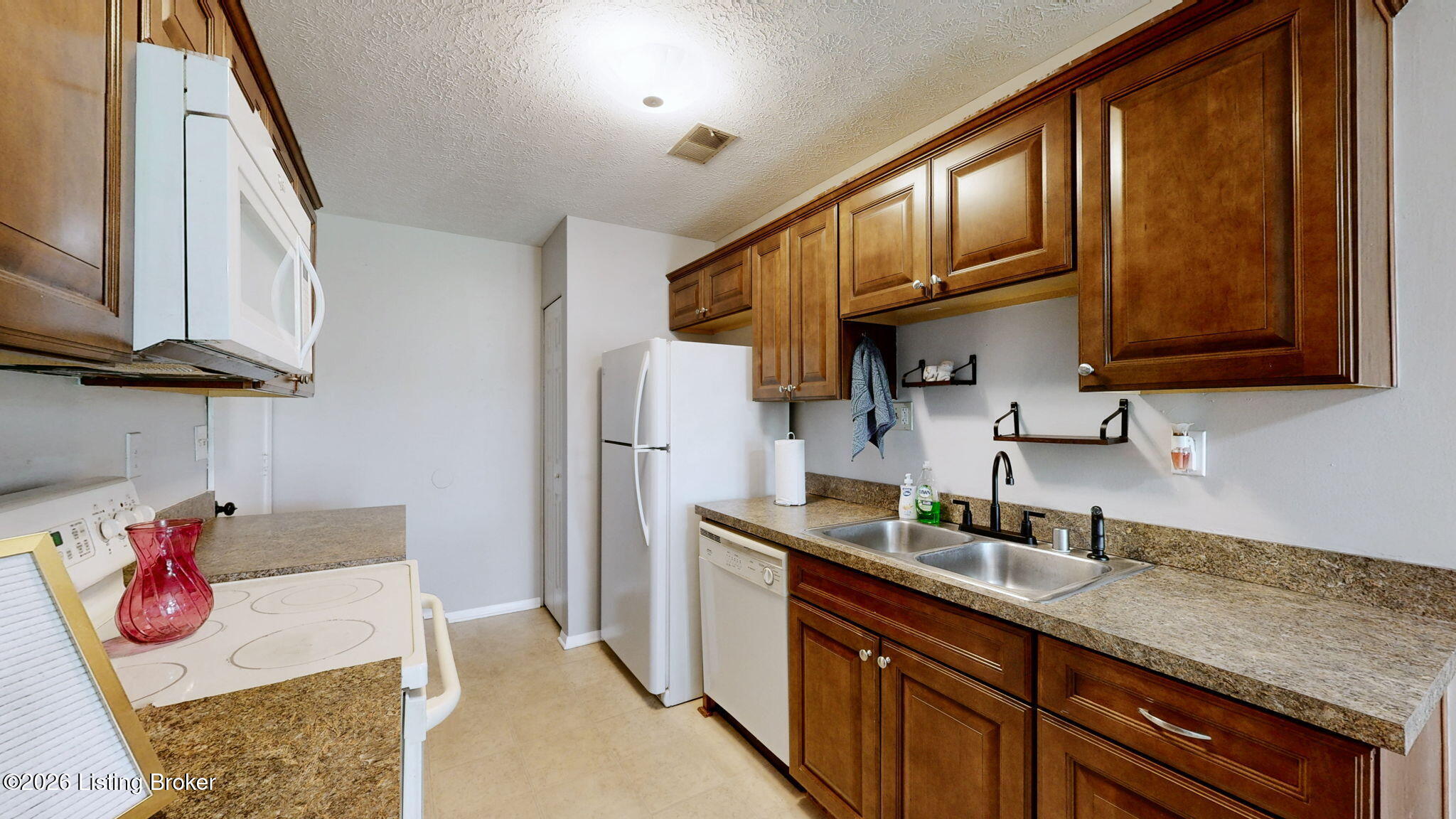 3104 Meadowside Ct Property Photo 8