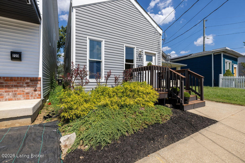725 E Ormsby Ave Property Photo 1