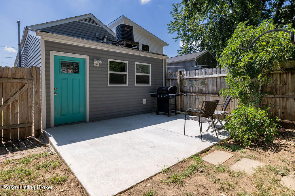 725 E Ormsby Ave Property Photo 6