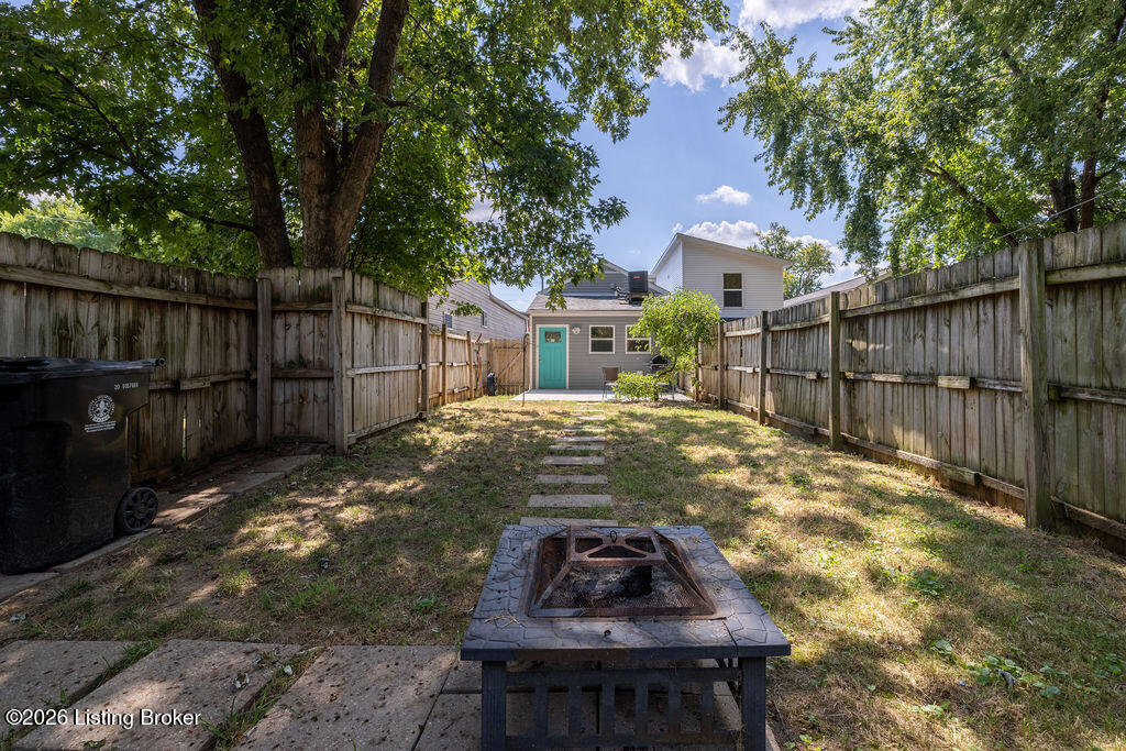 725 E Ormsby Ave Property Photo 7