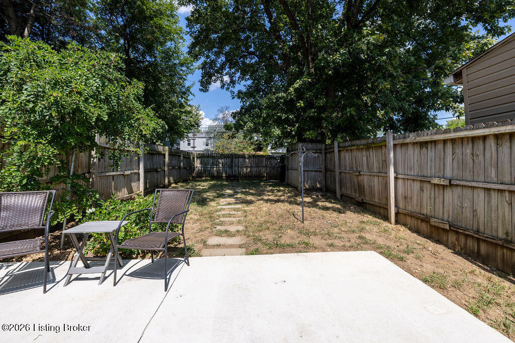 725 E Ormsby Ave Property Photo 8