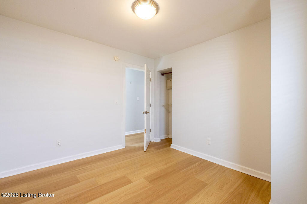 725 E Ormsby Ave Property Photo 16