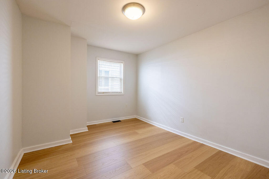 725 E Ormsby Ave Property Photo 17