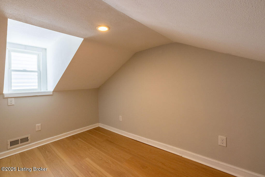 725 E Ormsby Ave Property Photo 22