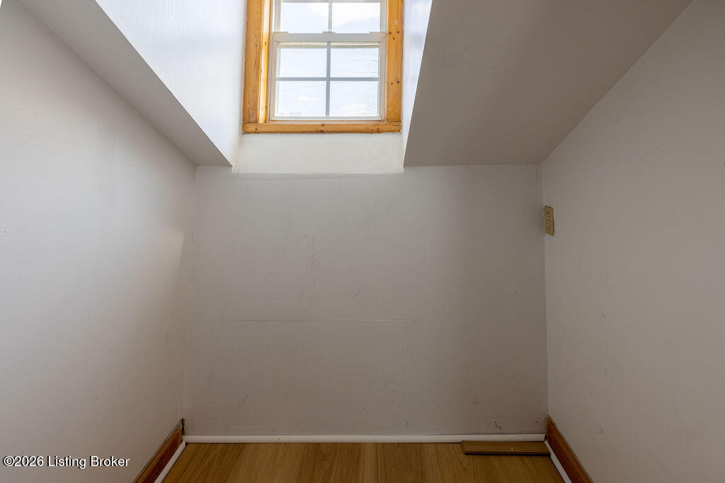 725 E Ormsby Ave Property Photo 24