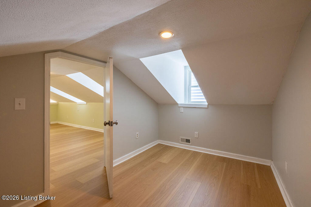 725 E Ormsby Ave Property Photo 25