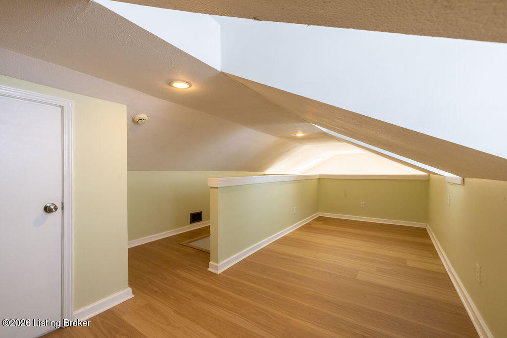 725 E Ormsby Ave Property Photo 26