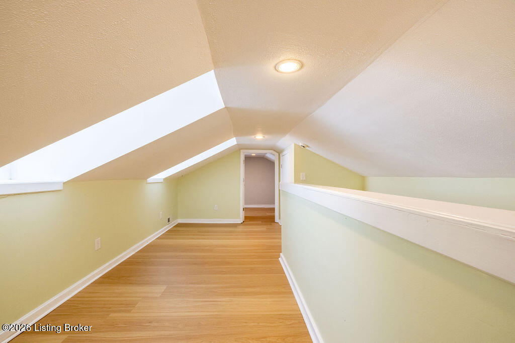 725 E Ormsby Ave Property Photo 27