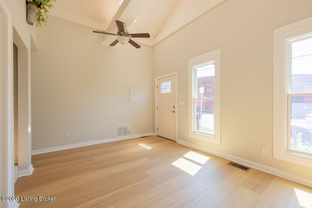 725 E Ormsby Ave Property Photo 28