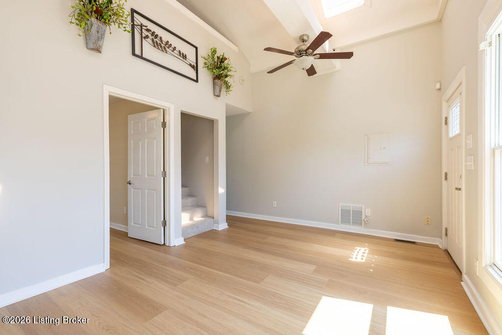 725 E Ormsby Ave Property Photo 29