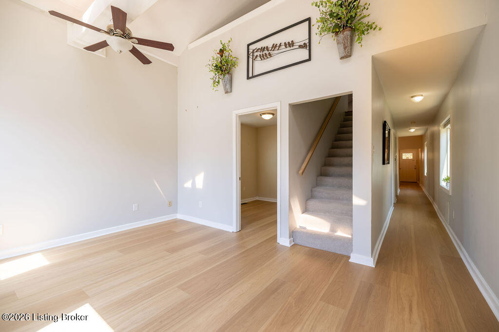 725 E Ormsby Ave Property Photo 30