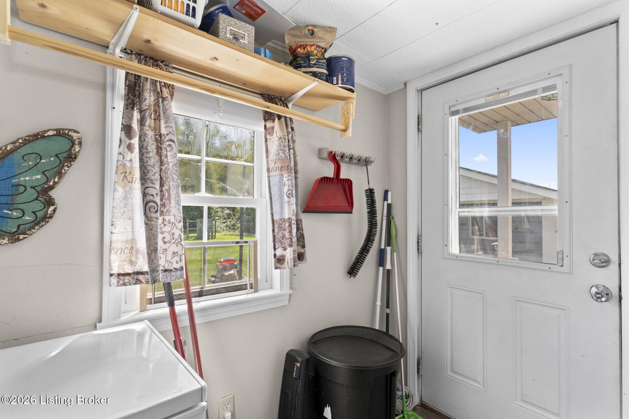 100 S Maple St Property Photo 11