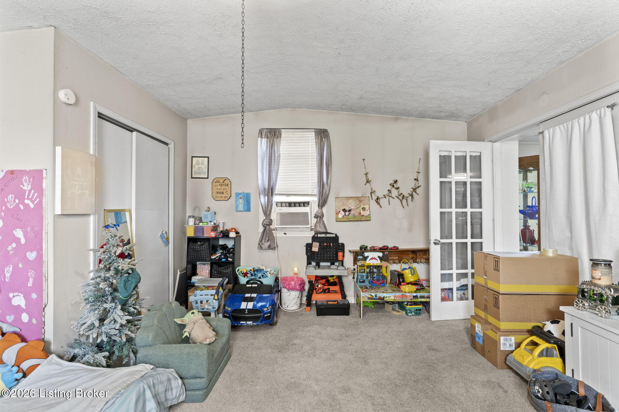 100 S Maple St Property Photo 14