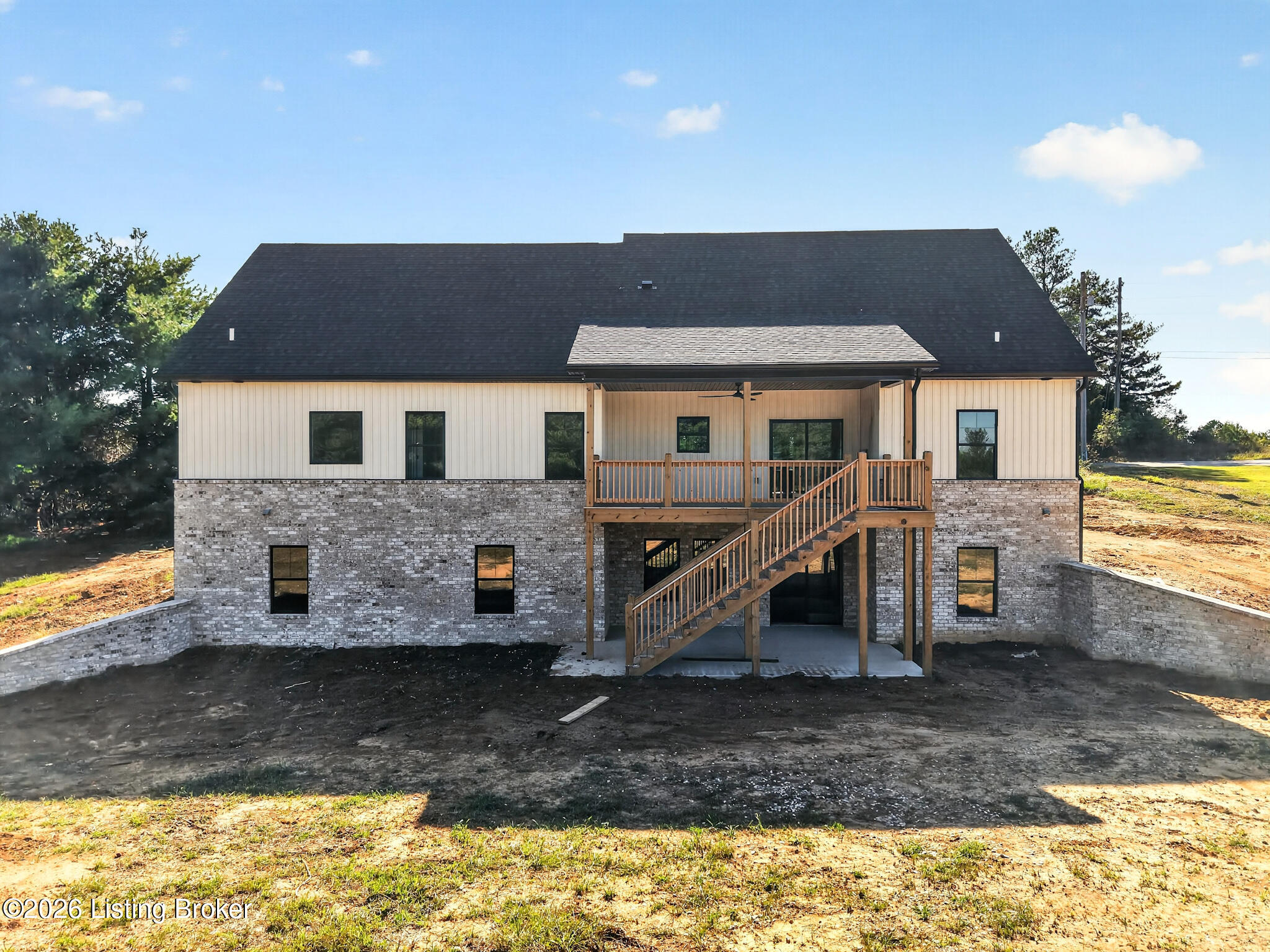 2492 Roundtop Rd Property Photo 3
