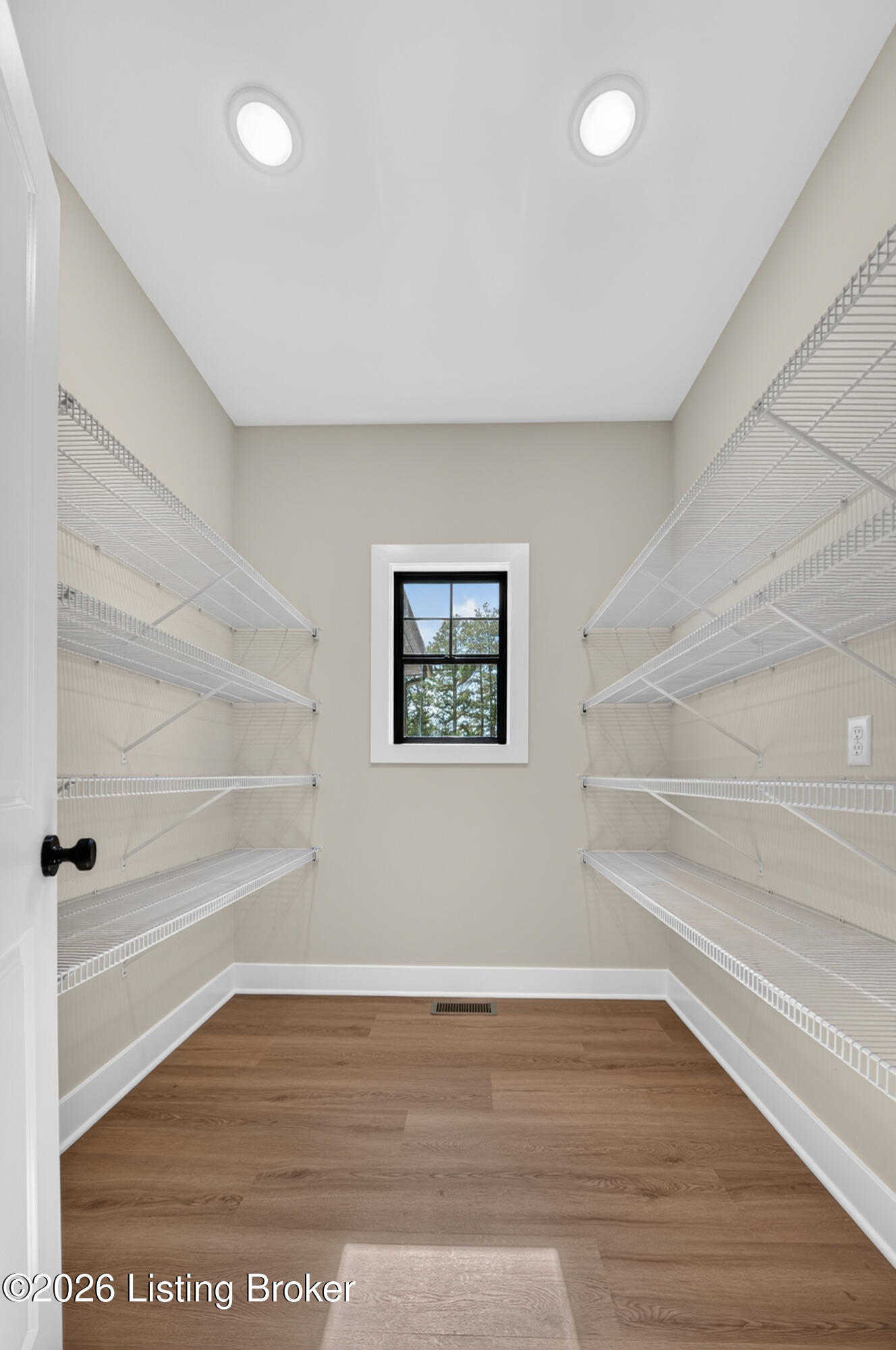 2492 Roundtop Rd Property Photo 15