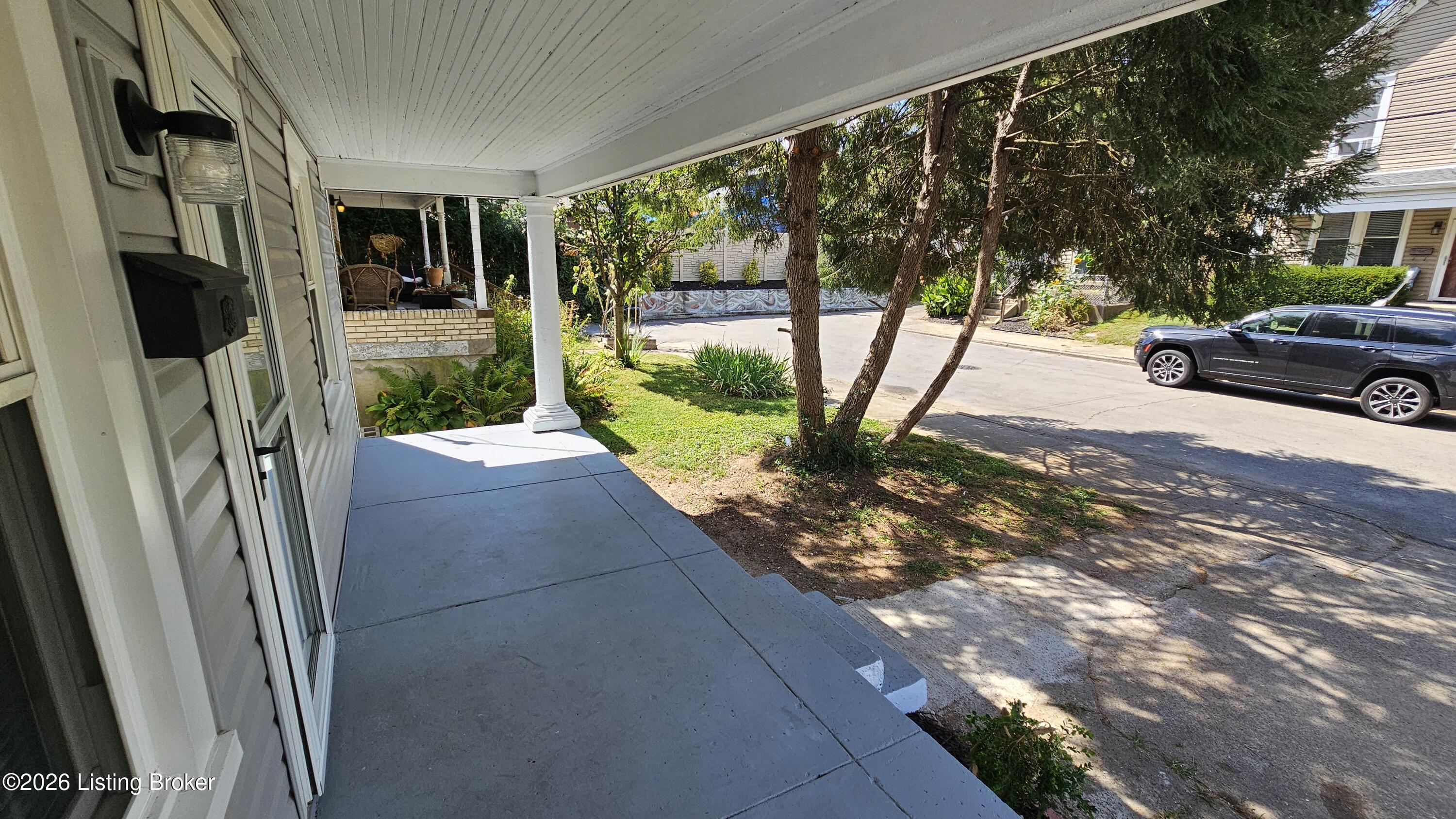 1004 Dixon Ave Property Photo 7