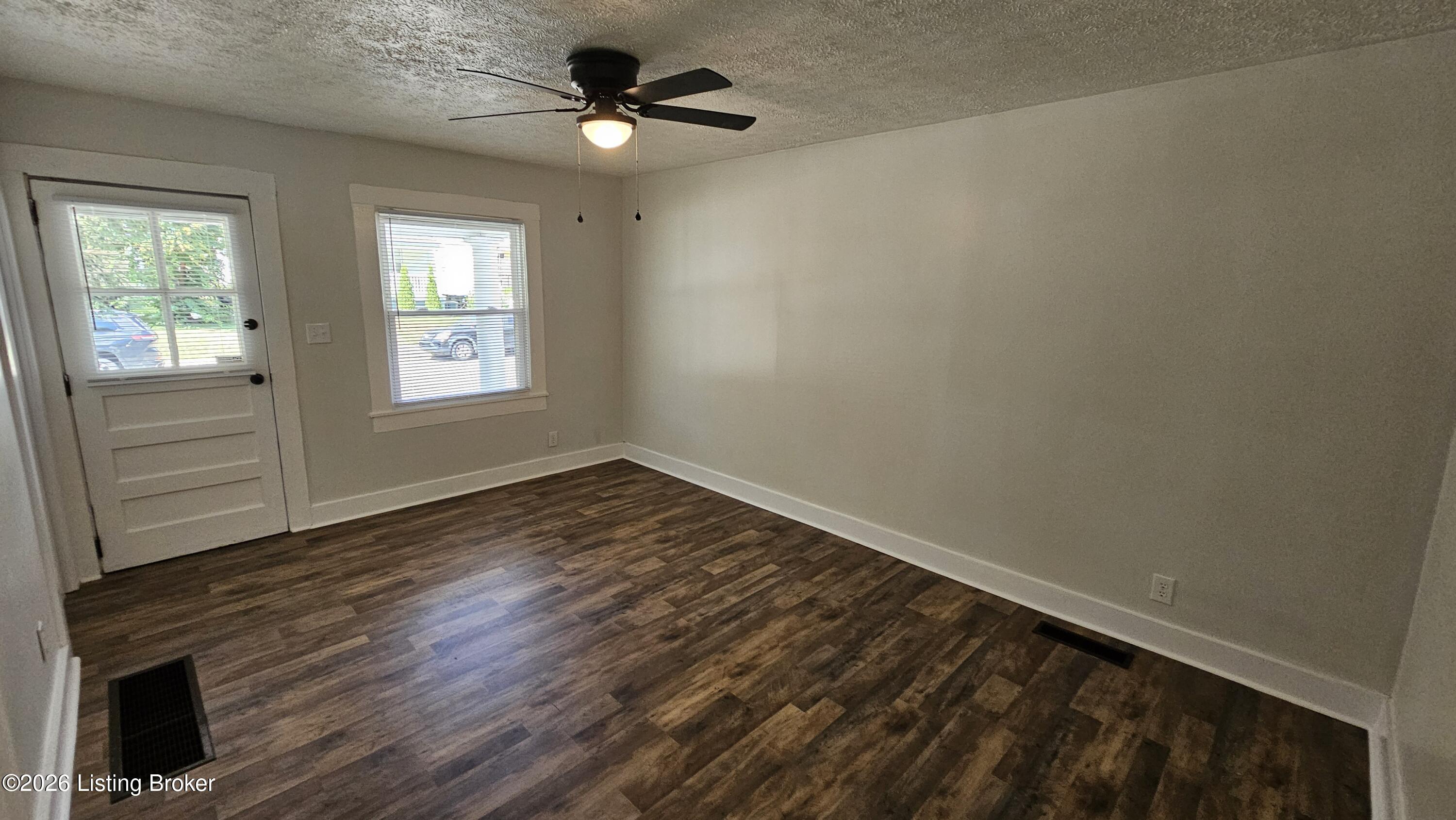 1004 Dixon Ave Property Photo 12