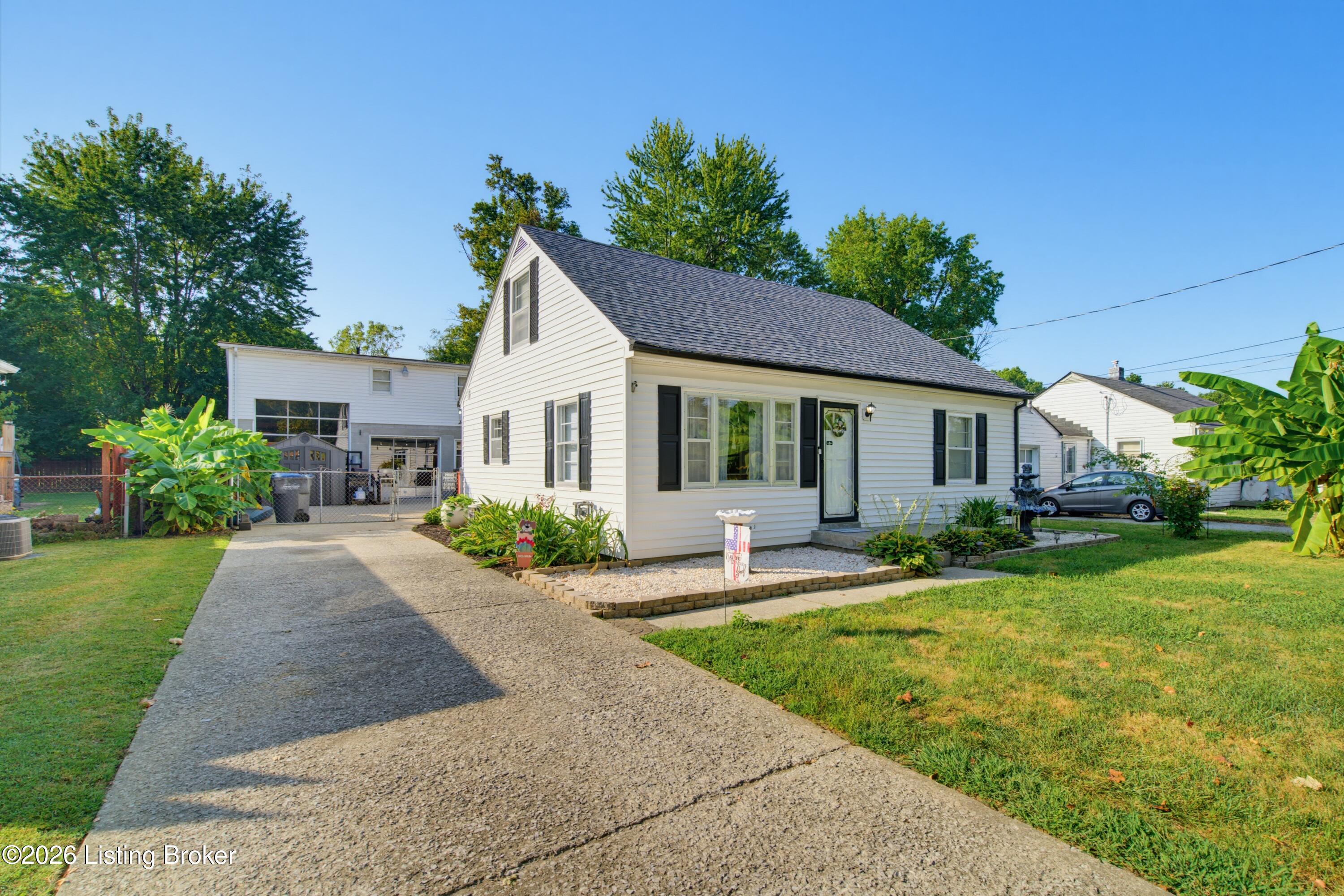1102 Lone Oak Ave Property Photo 1