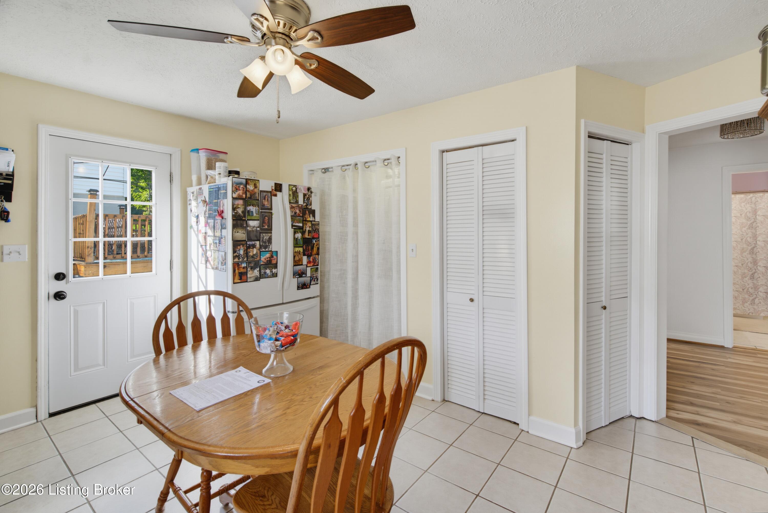 1102 Lone Oak Ave Property Photo 4