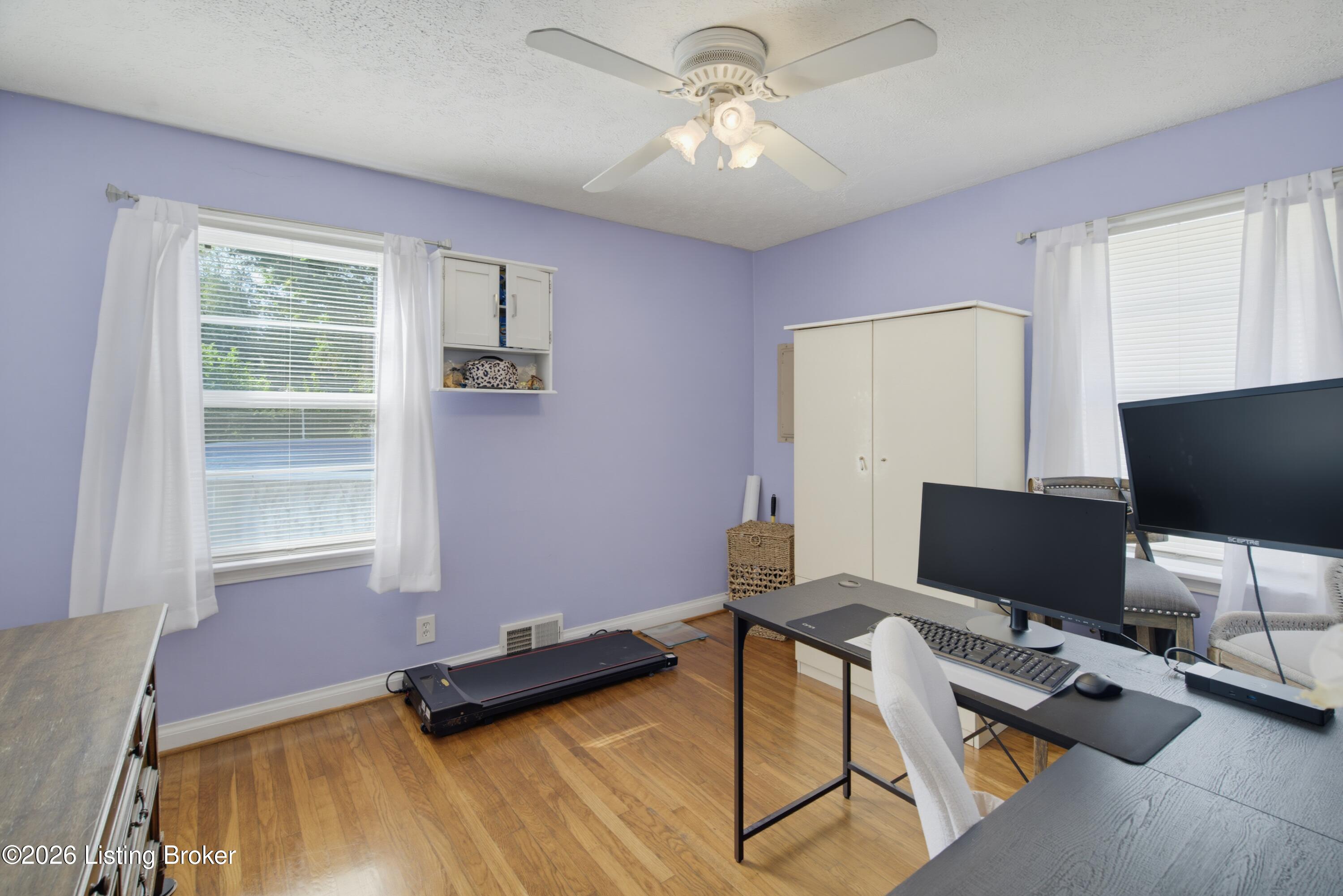 1102 Lone Oak Ave Property Photo 5