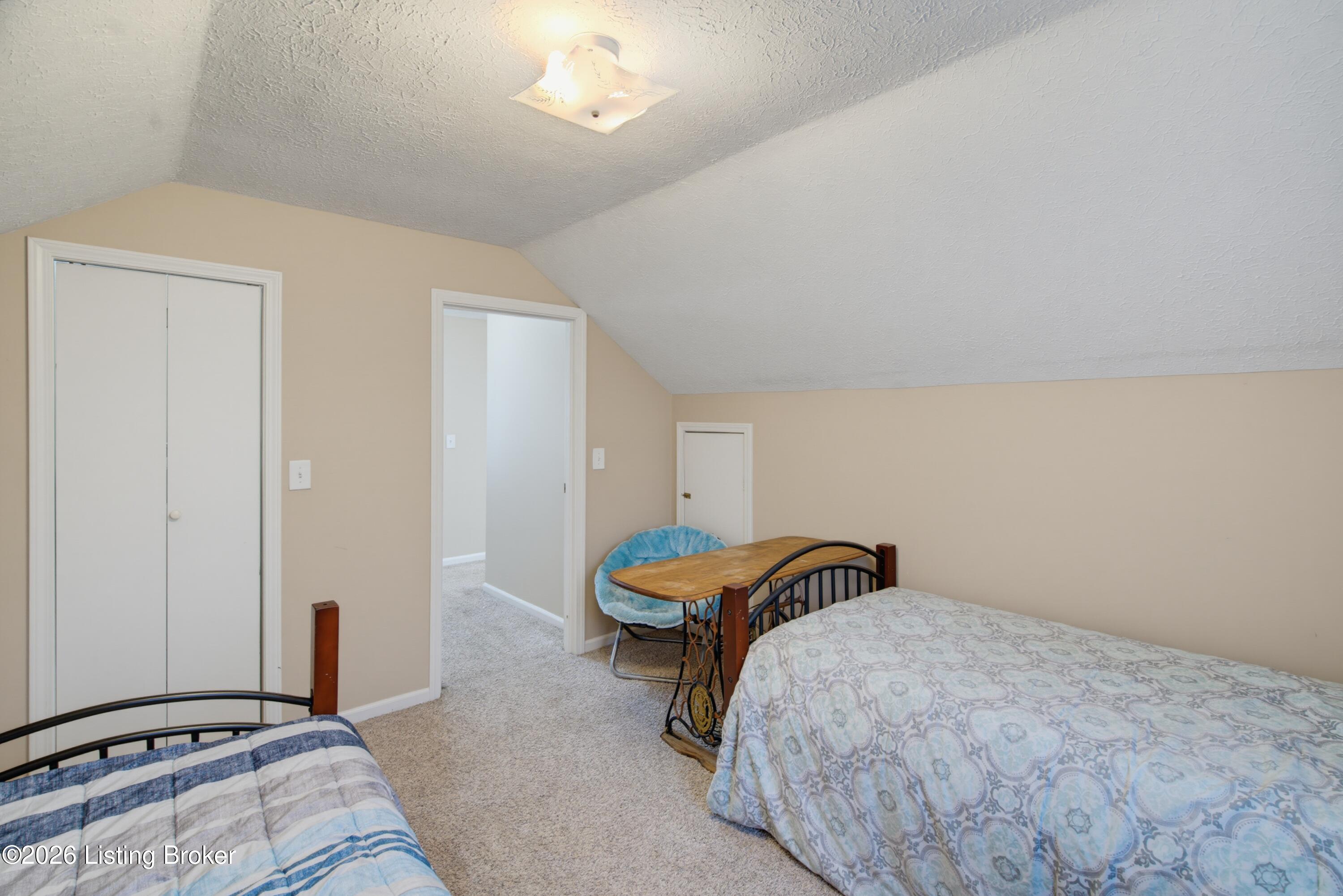 1102 Lone Oak Ave Property Photo 8