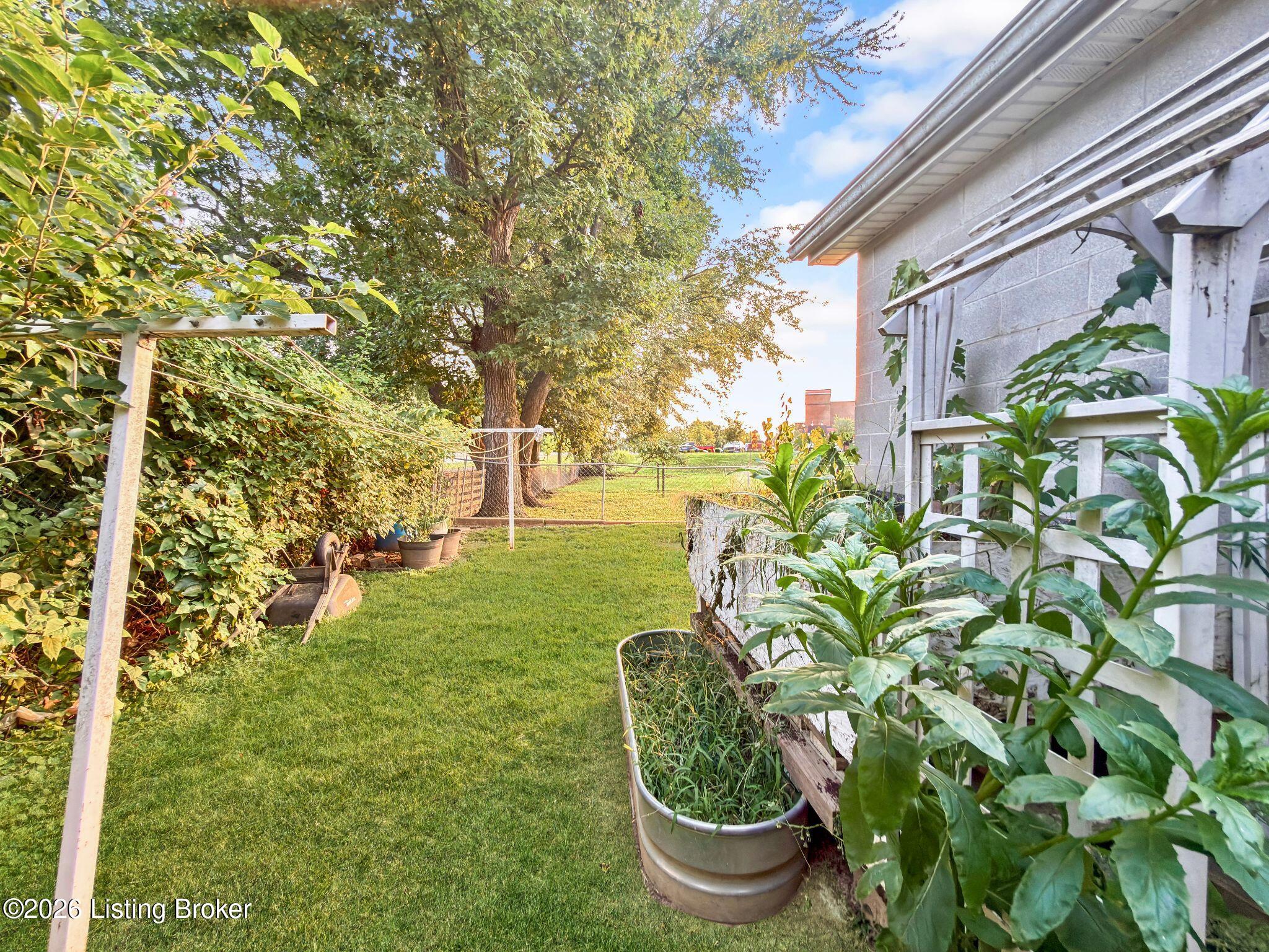 1102 Lone Oak Ave Property Photo 21