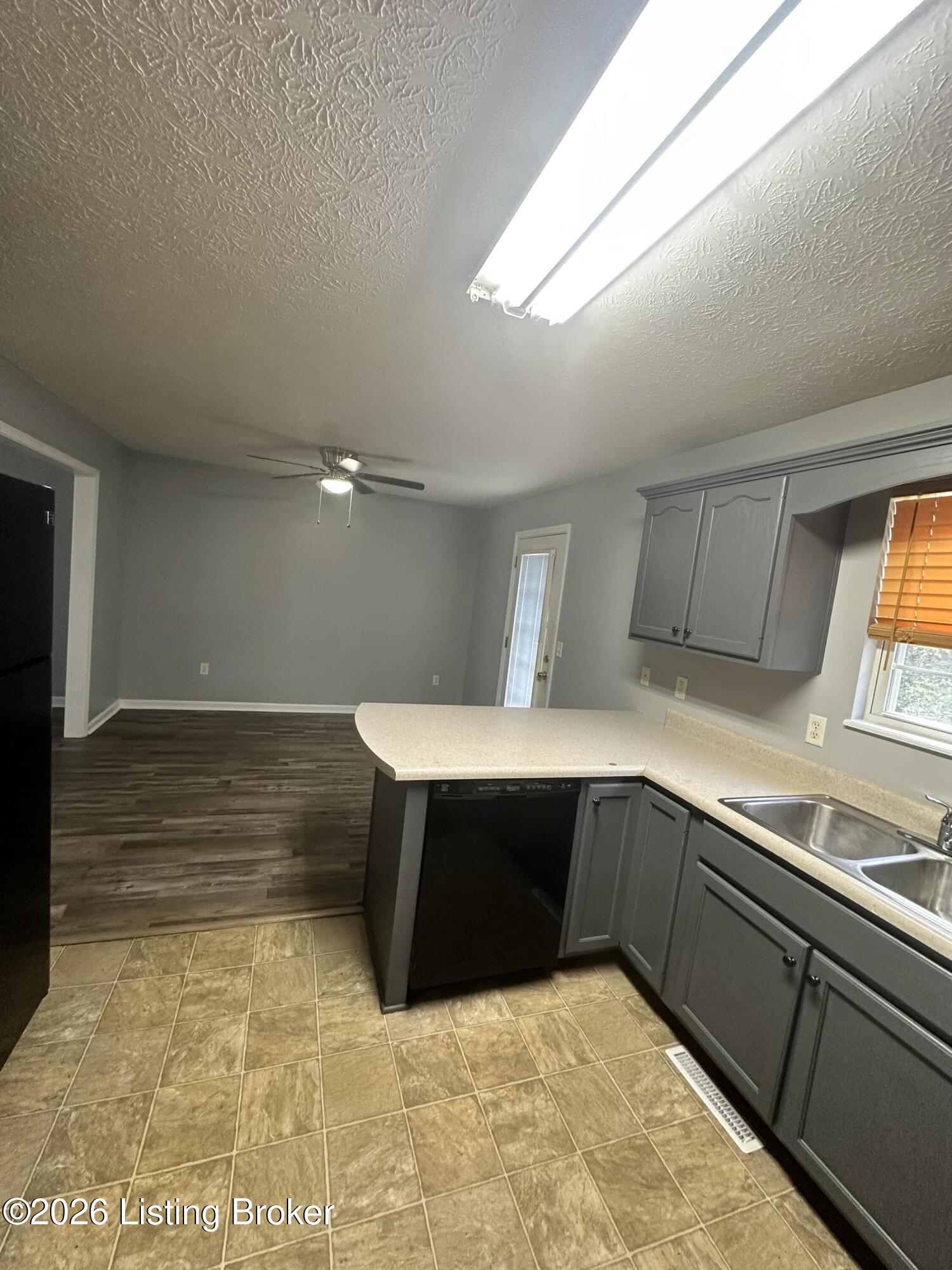 708 Clear Spring Ct Property Photo 14