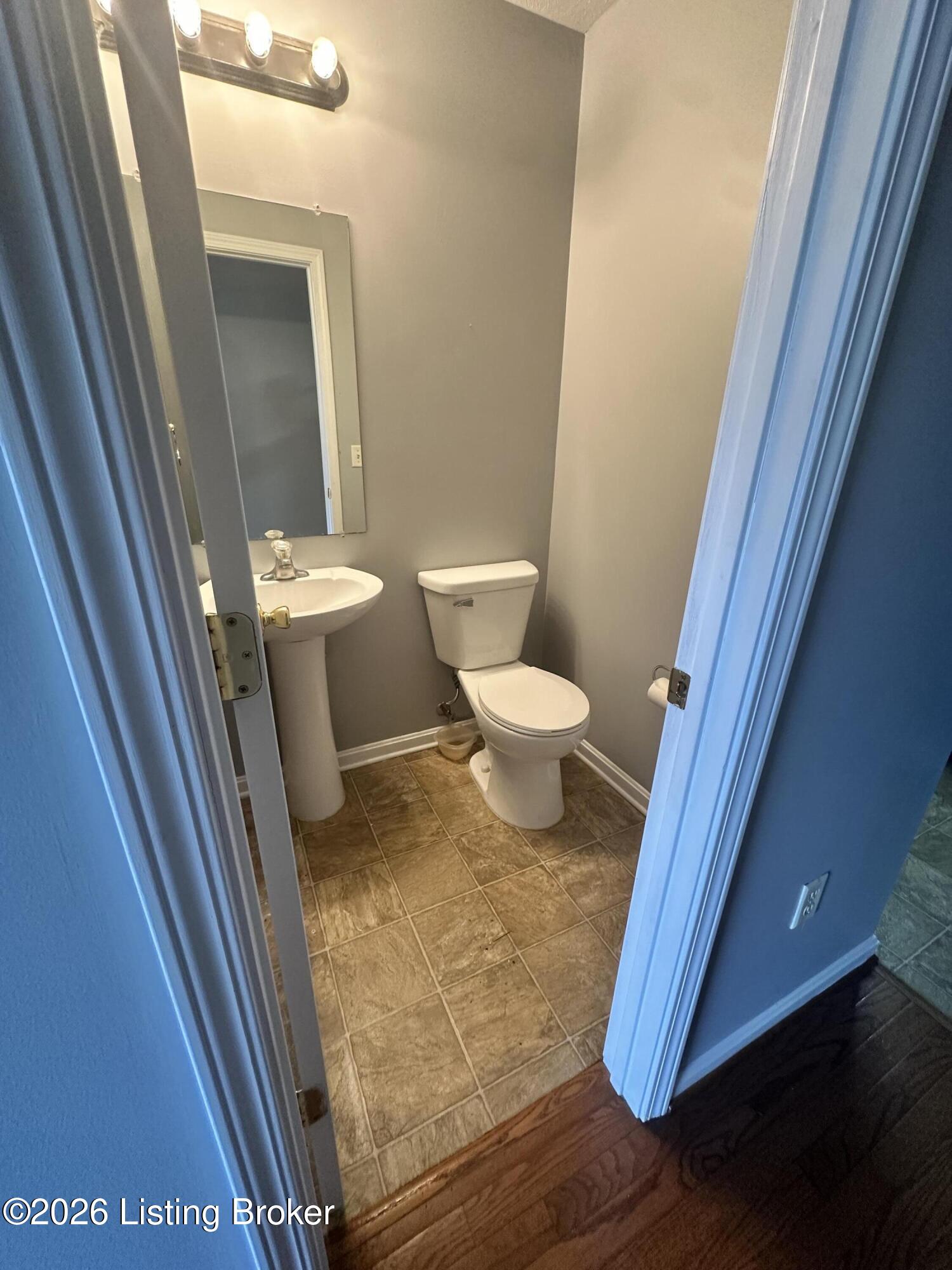 708 Clear Spring Ct Property Photo 18