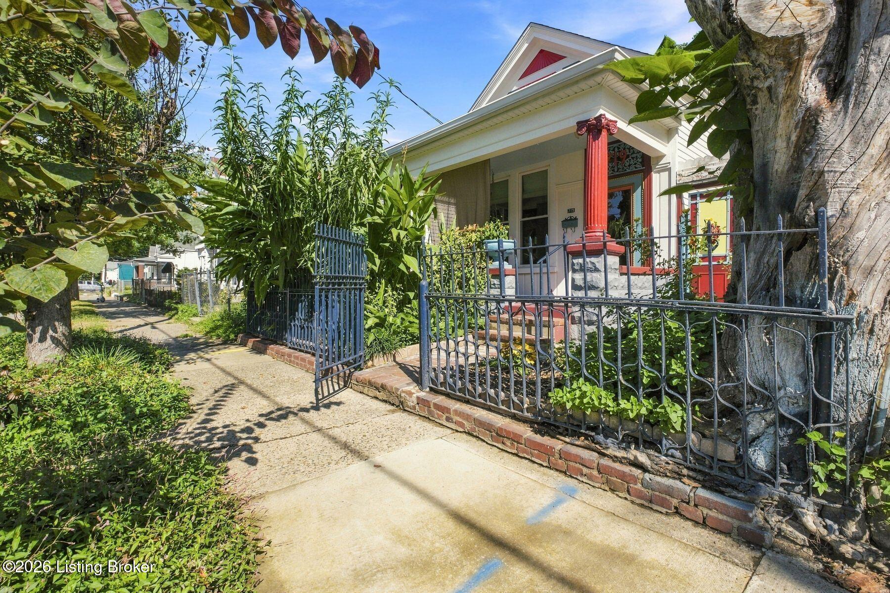 719 E Saint Catherine St Property Photo 1
