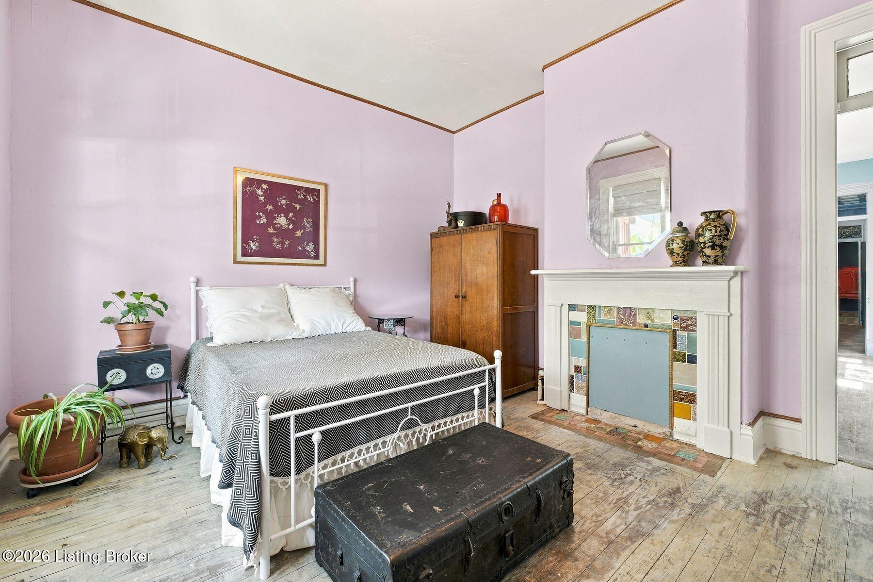 719 E Saint Catherine St Property Photo 3